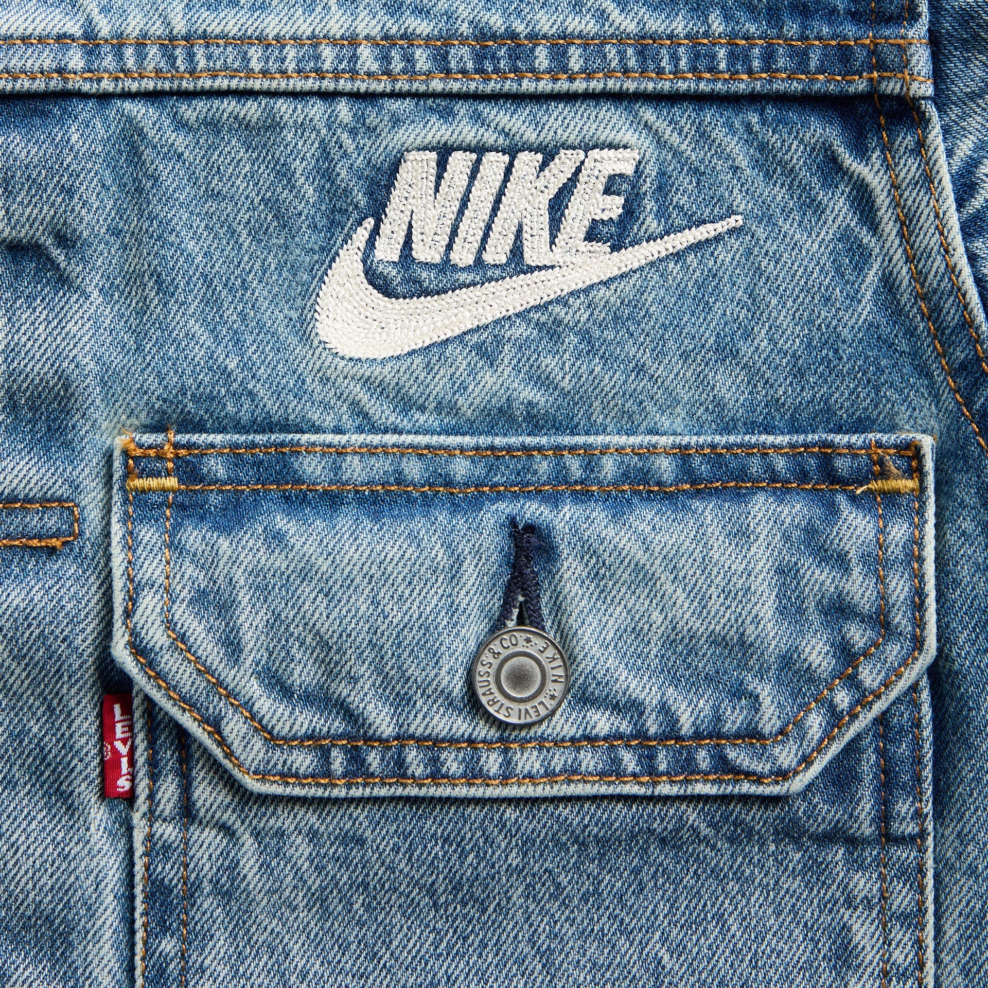 Levi's x Nike Trucker Jacket - Light Blue