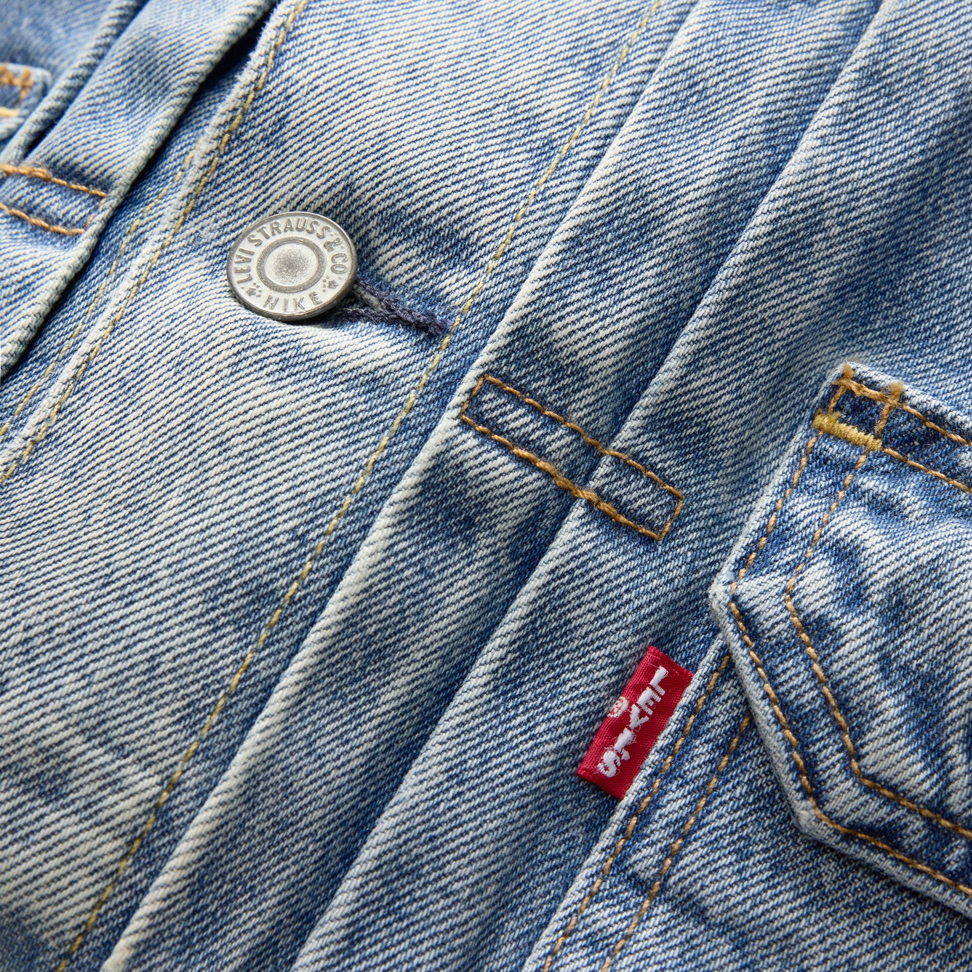 Levi's x Nike Trucker Jacket - Light Blue