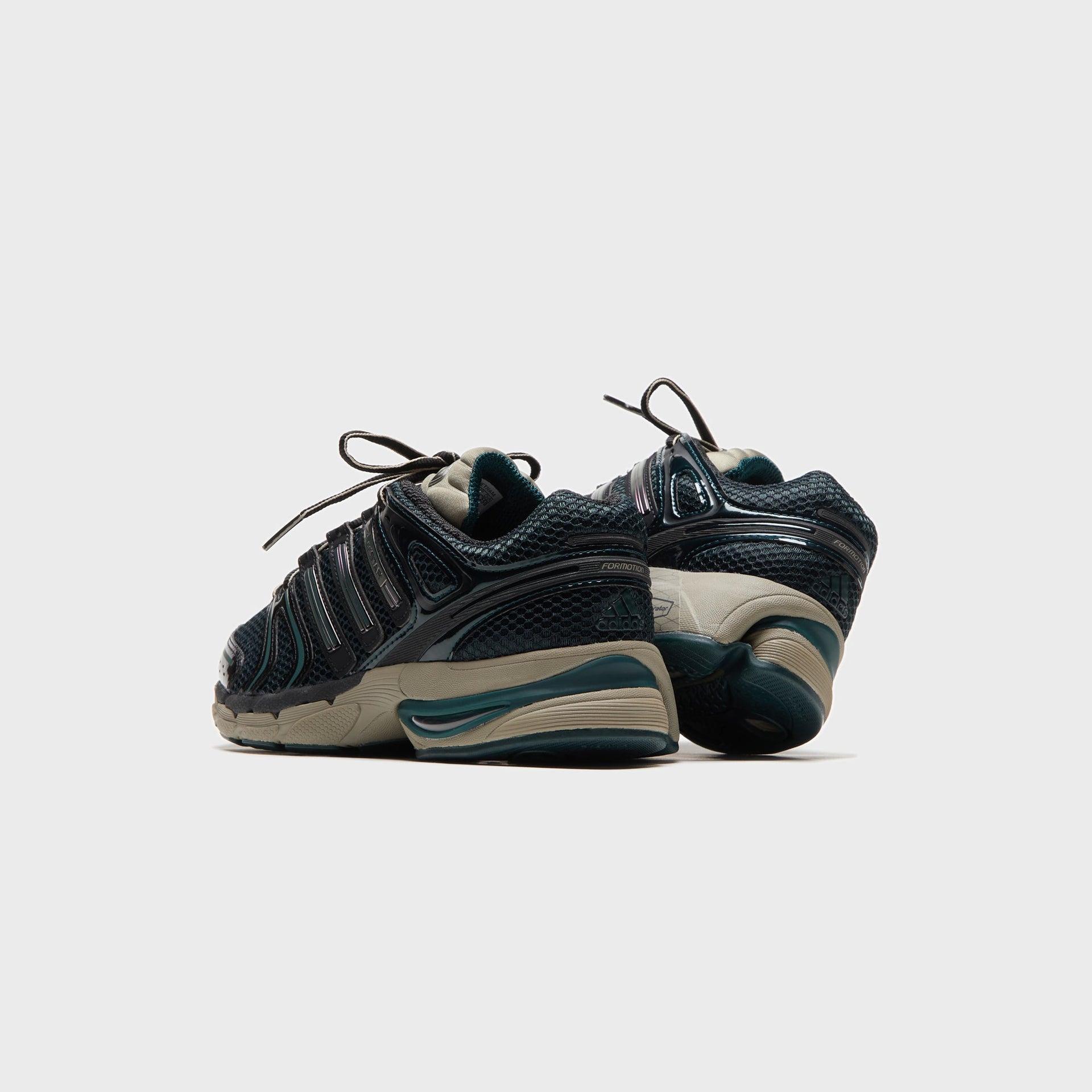 adidas Adistar Control 5 - Cloud White / Core Black / Aurora Ivy