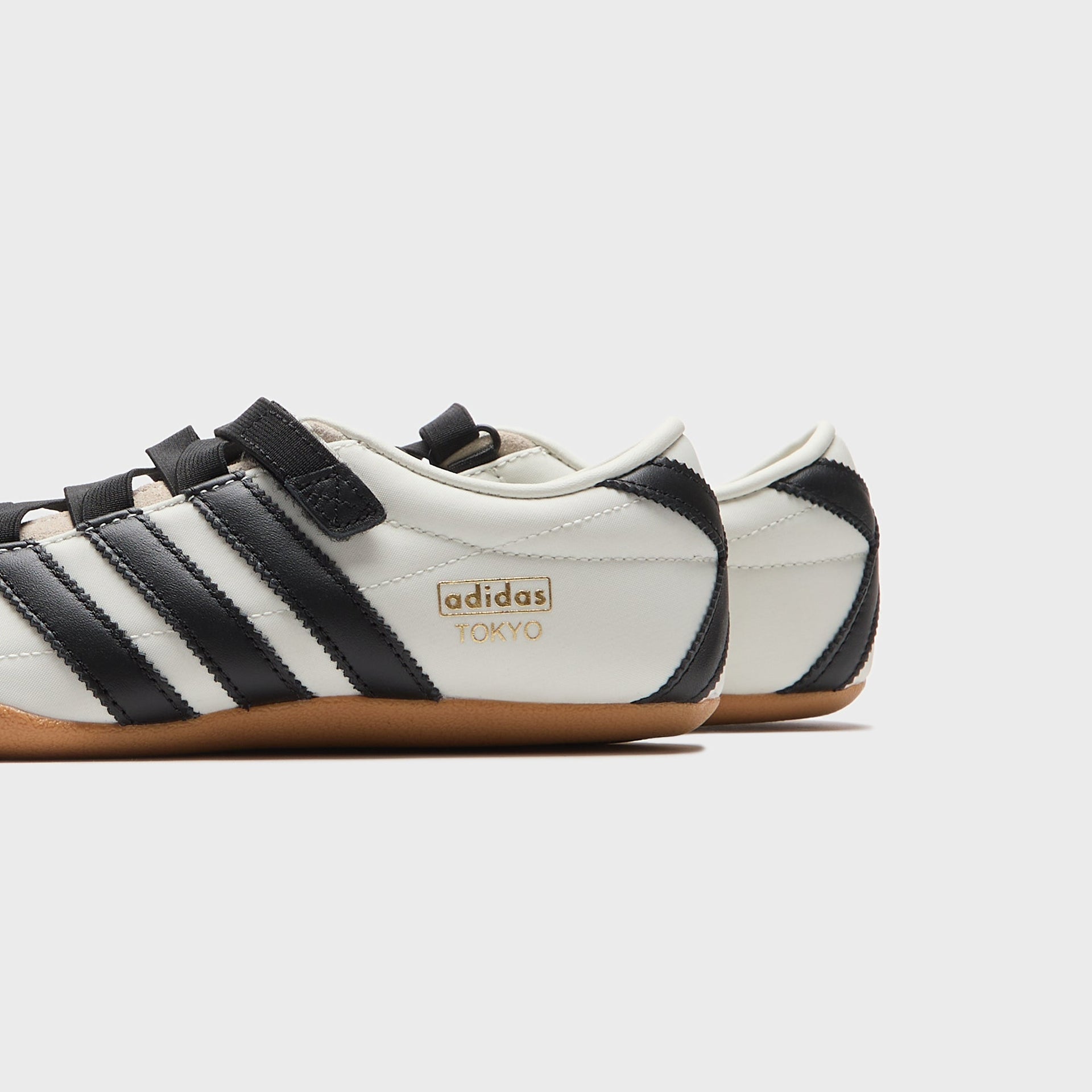 adidas WMNS Tokyo MJ - Off White / Core Black / Gum