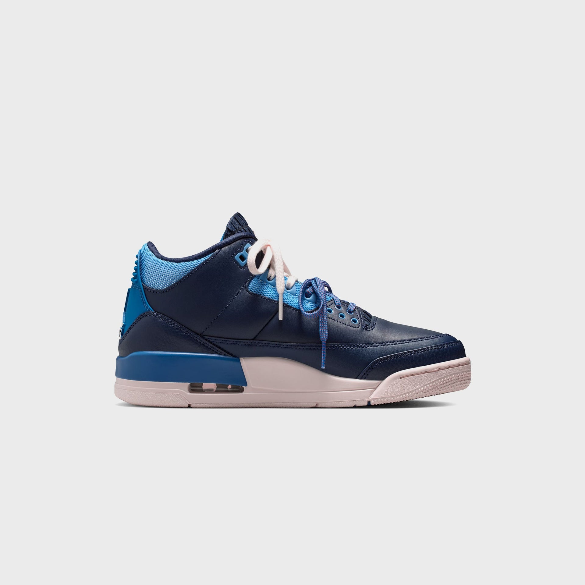 Jordan WMNS Air Jordan 3 Retro - Obsidian / Track Red