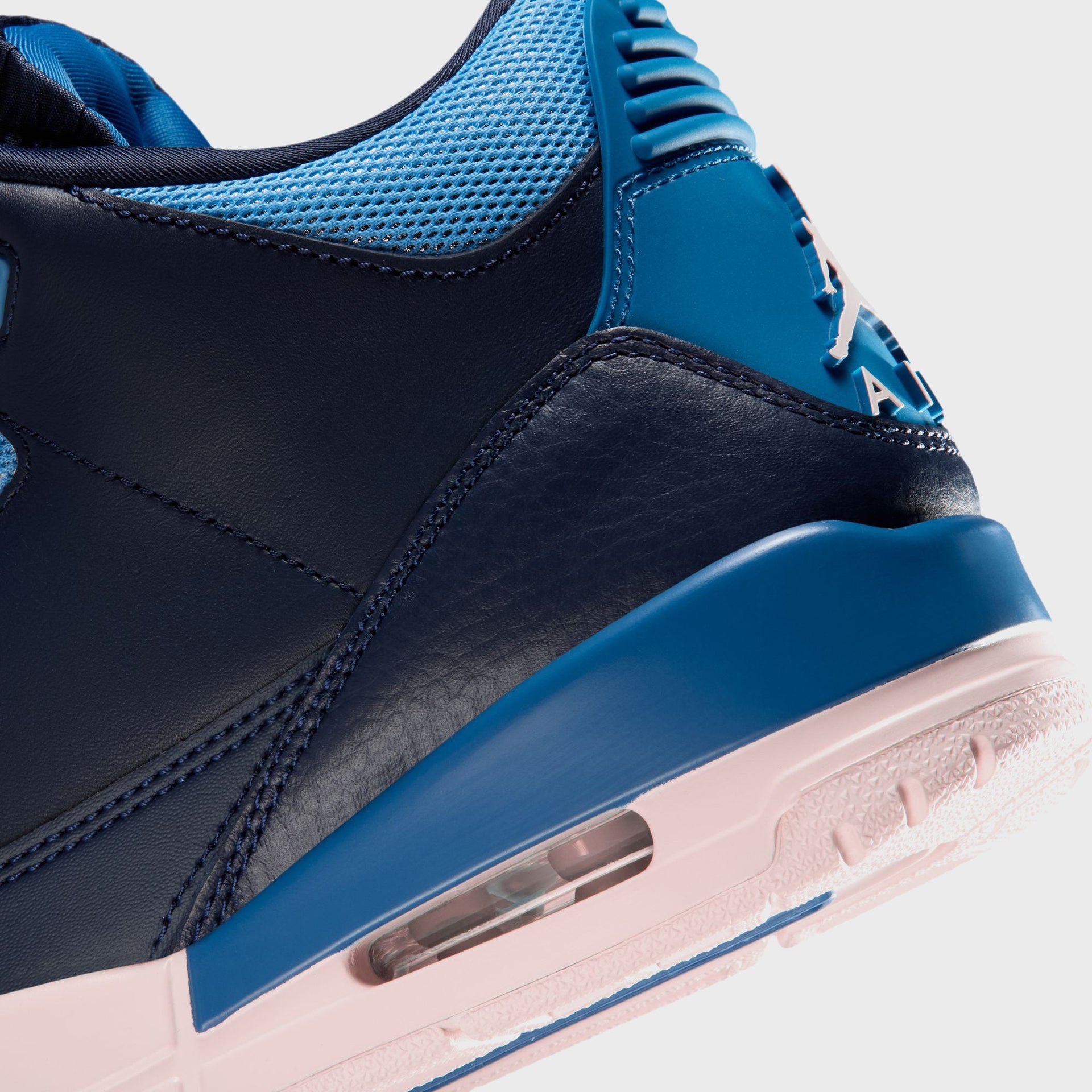 Jordan WMNS Air Jordan 3 Retro - Obsidian / Track Red