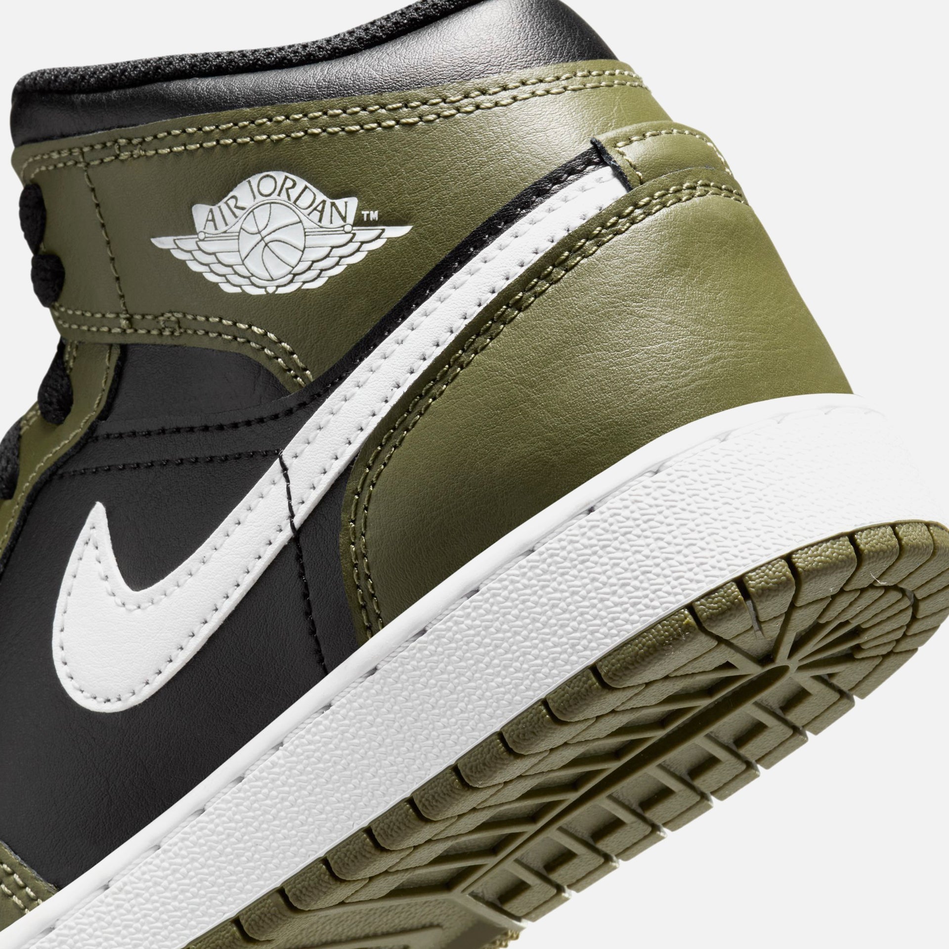 Jordan Air Jordan 1 Mid - Black / White / Medium Olive