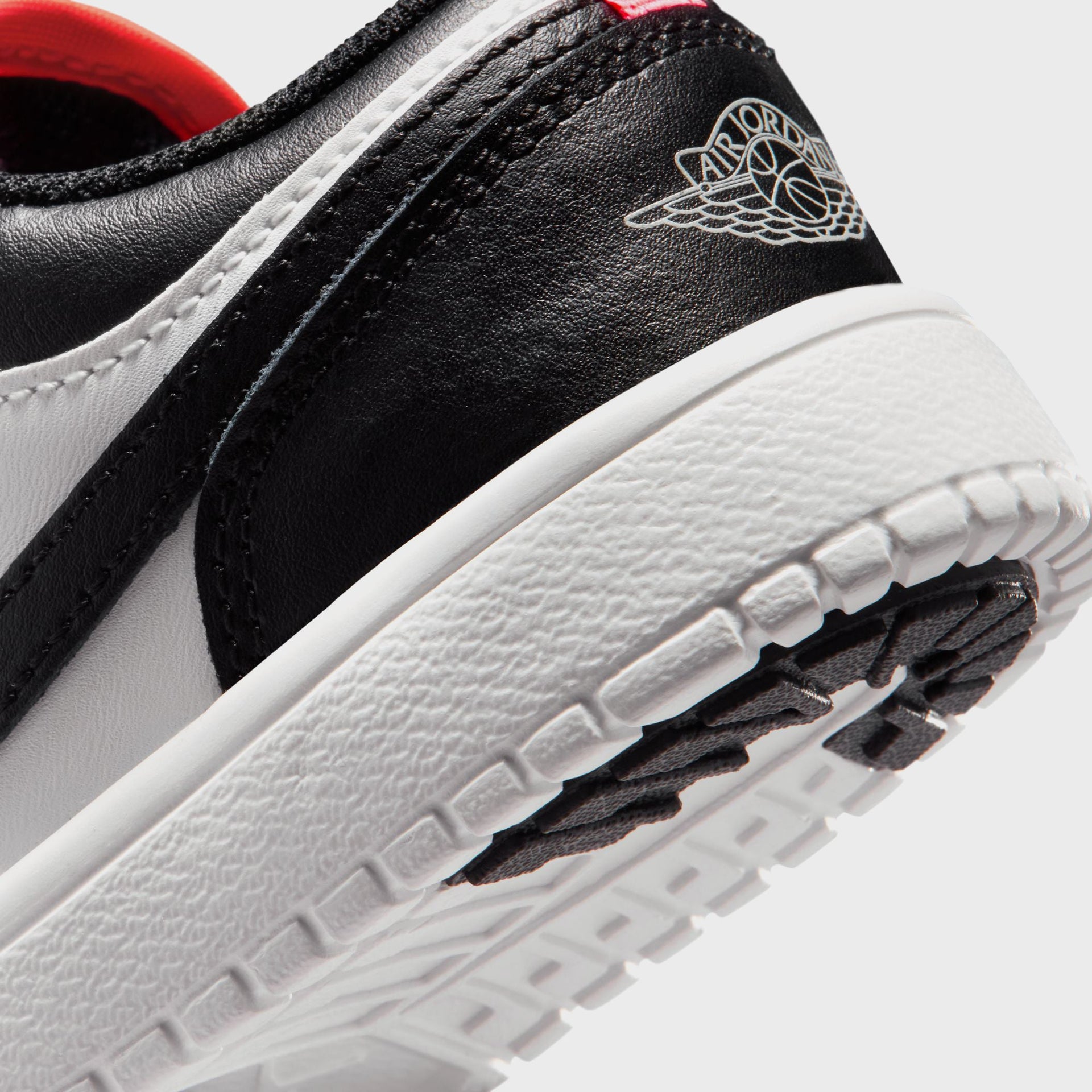 Jordan PS Jordan 1 Low Alt - Black / Summit White / Infrared 23