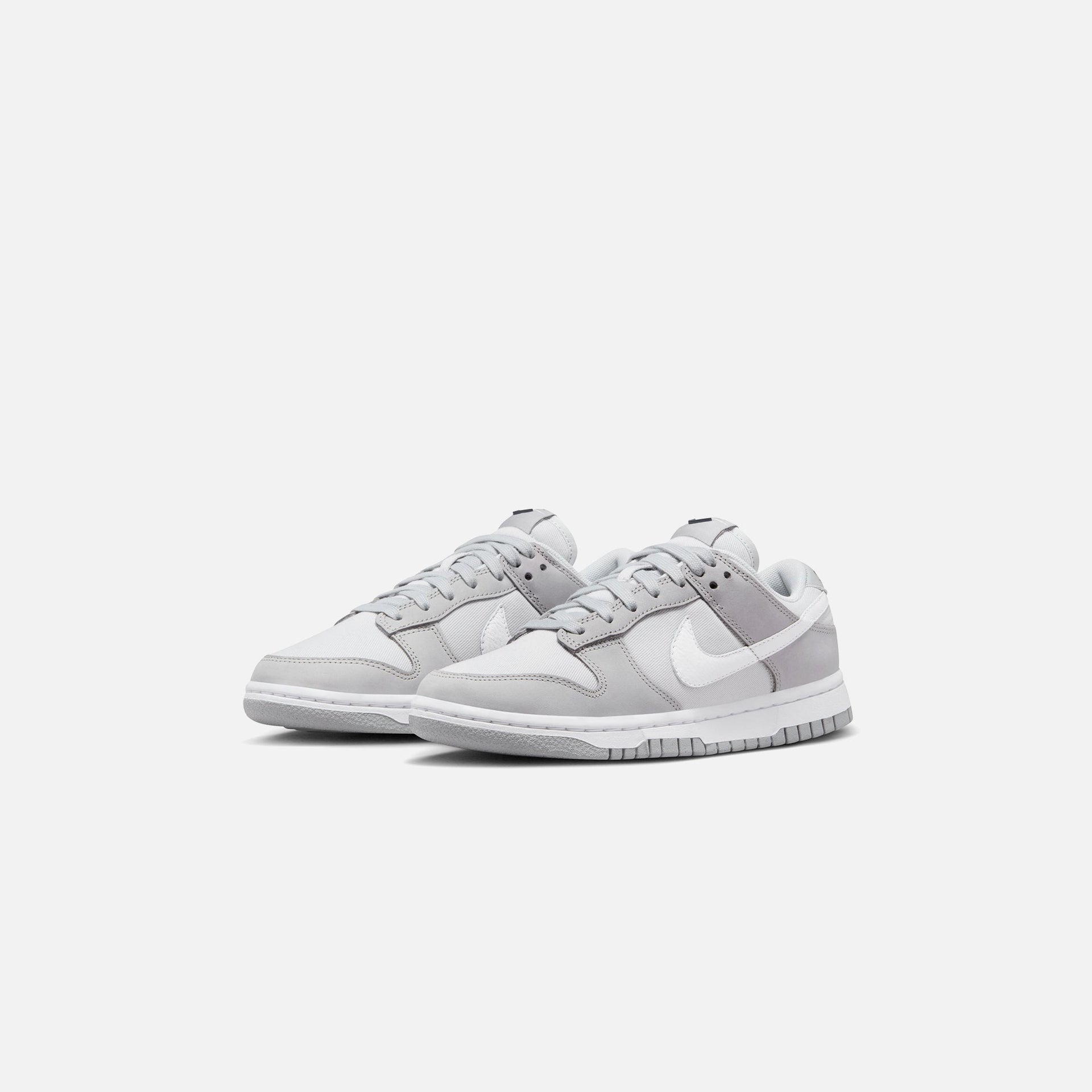 Nike WMNS Dunk Low Retro - Light Smoke Grey / White / Photon Dust