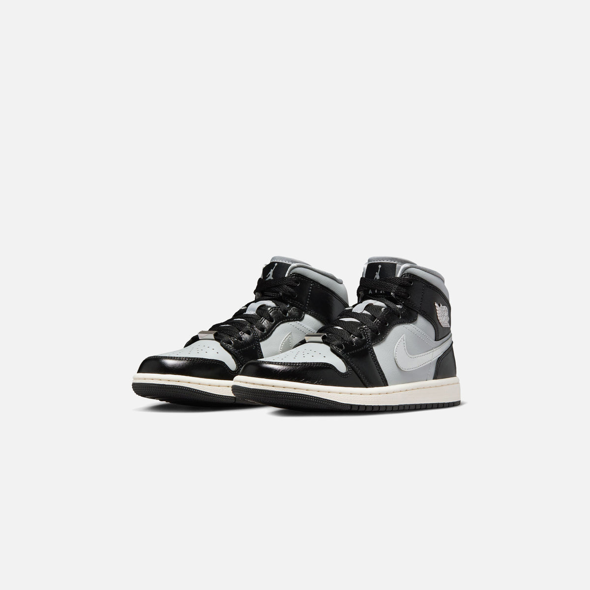 Nike WMNS Air Jordan 1 Mid SE - Black / Metallic Silver / Light Smoke