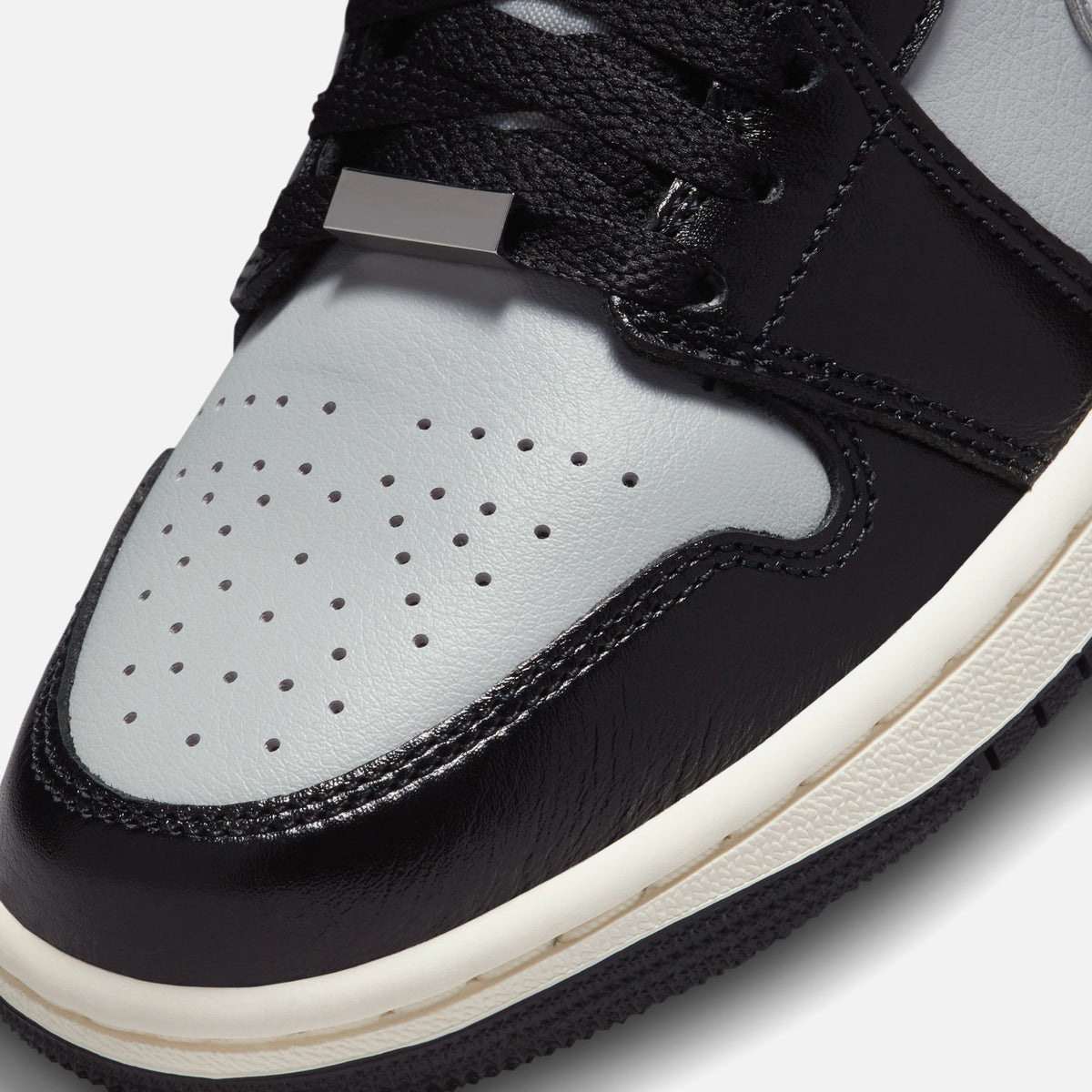 Nike WMNS Air Jordan 1 Mid SE - Black / Metallic Silver / Light Smoke