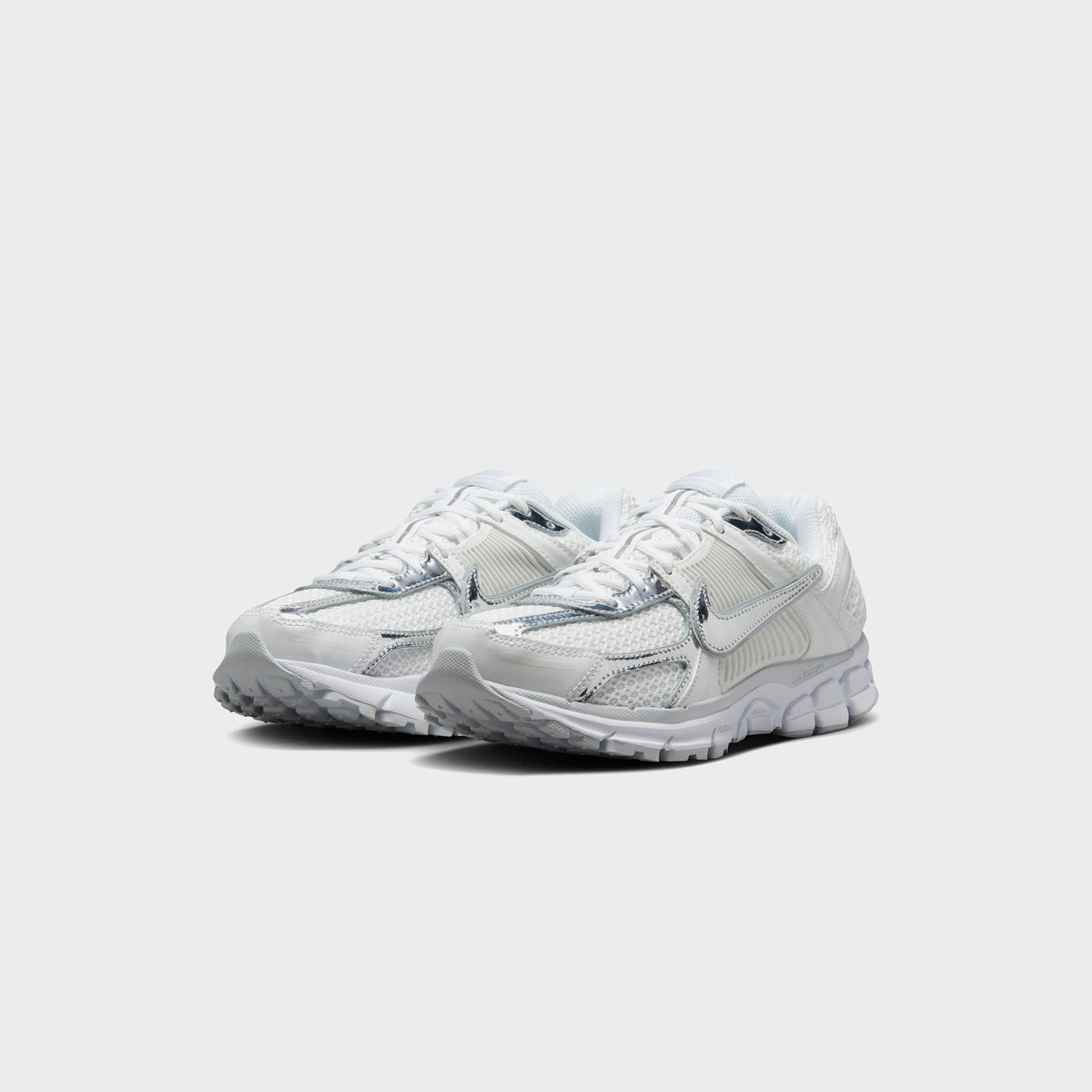 Nike WMNS Zoom Vomero 5 - Metallic White / Metallic Silver / Summit White