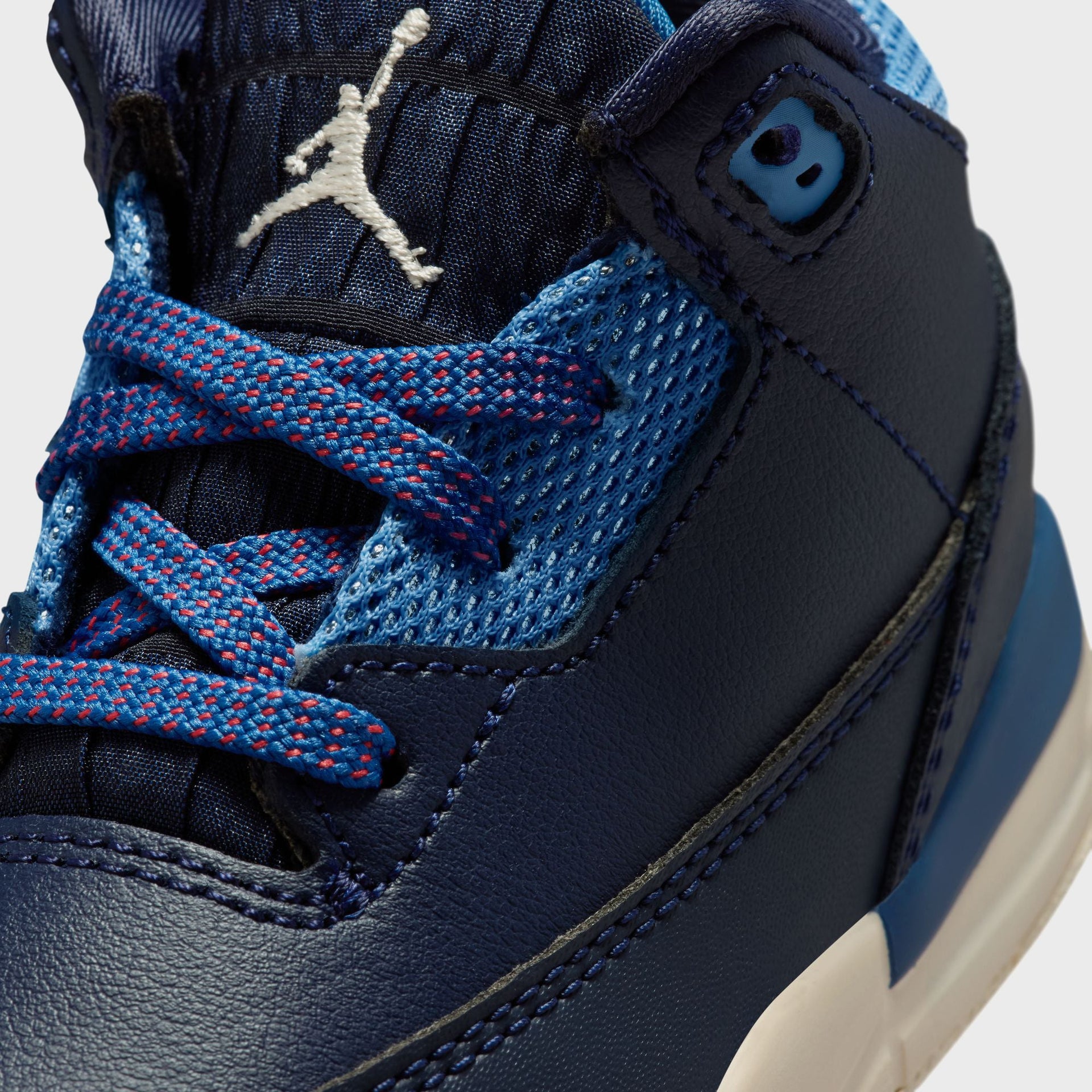 Jordan TD Jordan 3 Retro - Obsidian / Track Red / Chalk