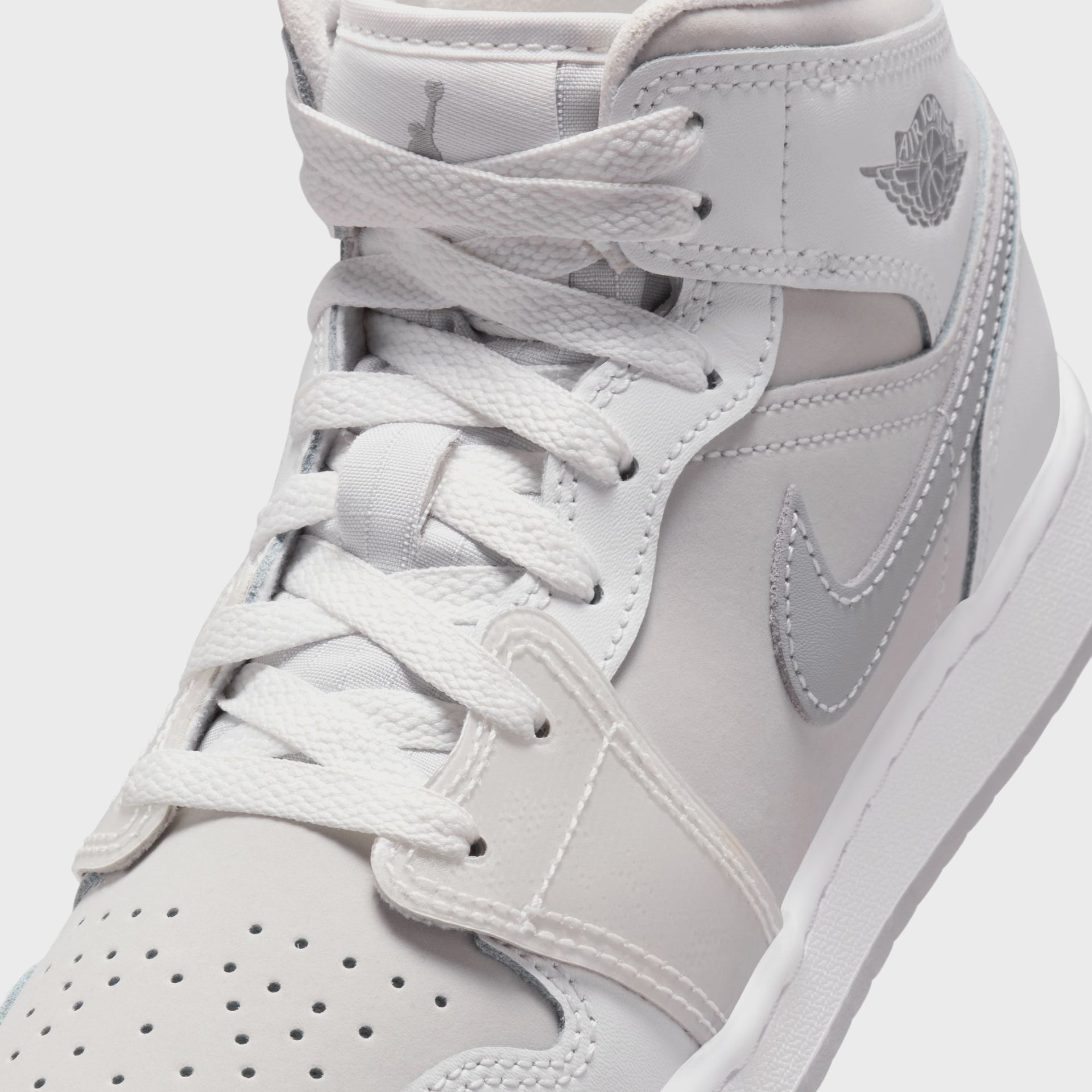 Jordan Air Jordan 1 Mid SE - Summit White / Metallic Silver