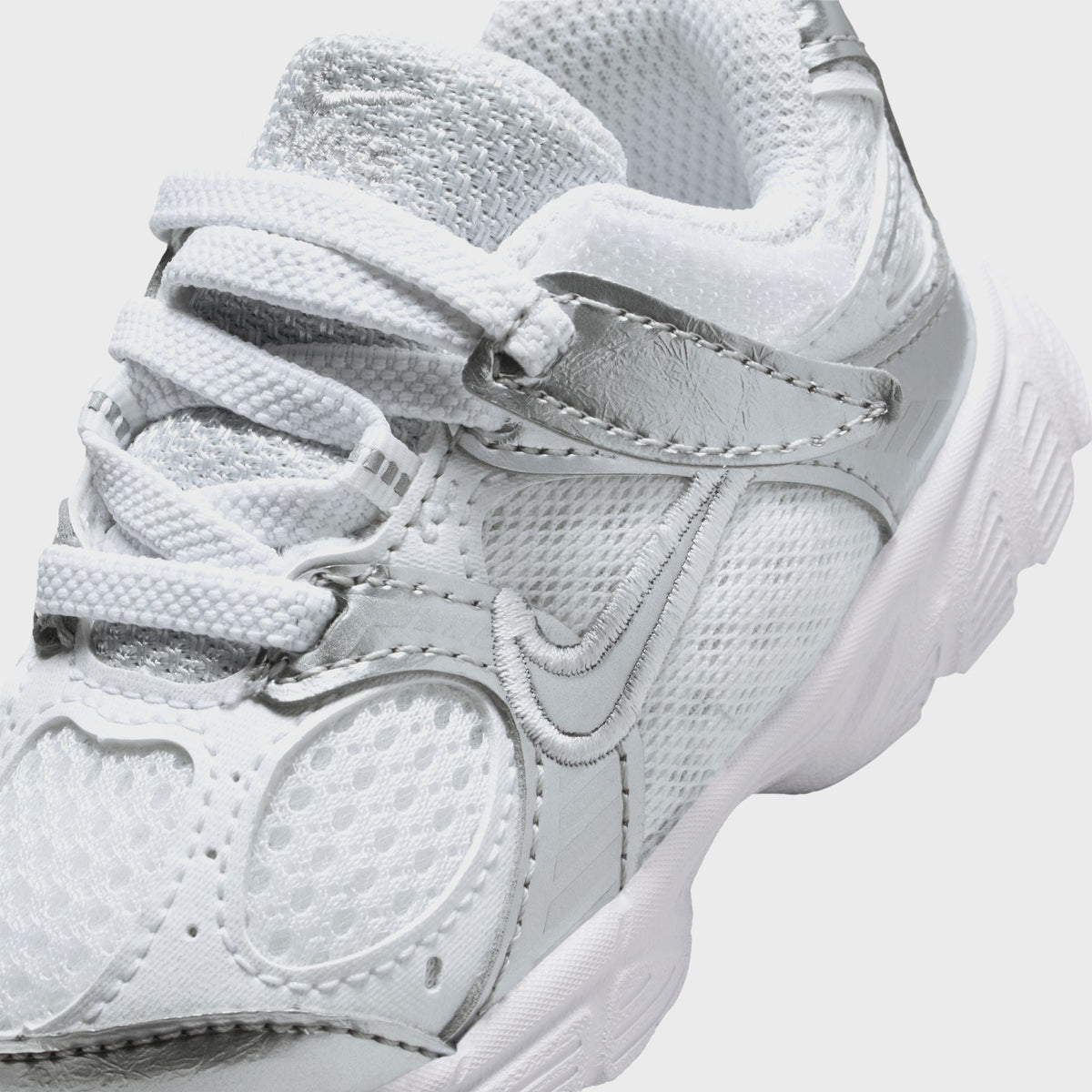 Nike TD V5 Rnr - White / Metallic Silver / Pure Platinum