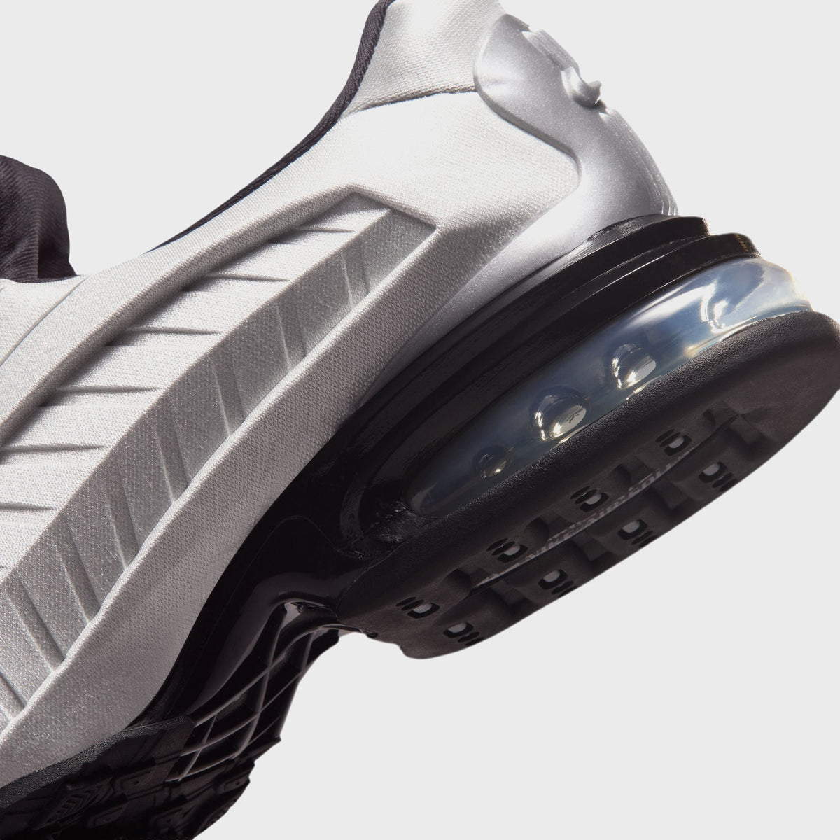 Nike Air Max Dolce sneaker in Metallic Silver and Black, close-up of the heel Air unit with blue-tinted cushioning