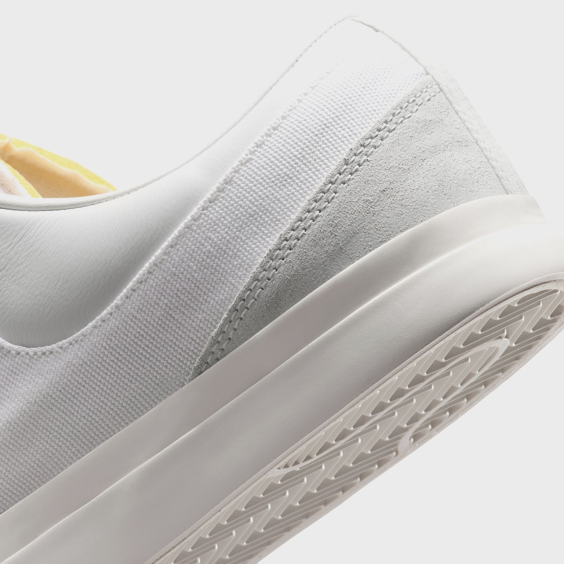 Nike Blazy - White / Sail