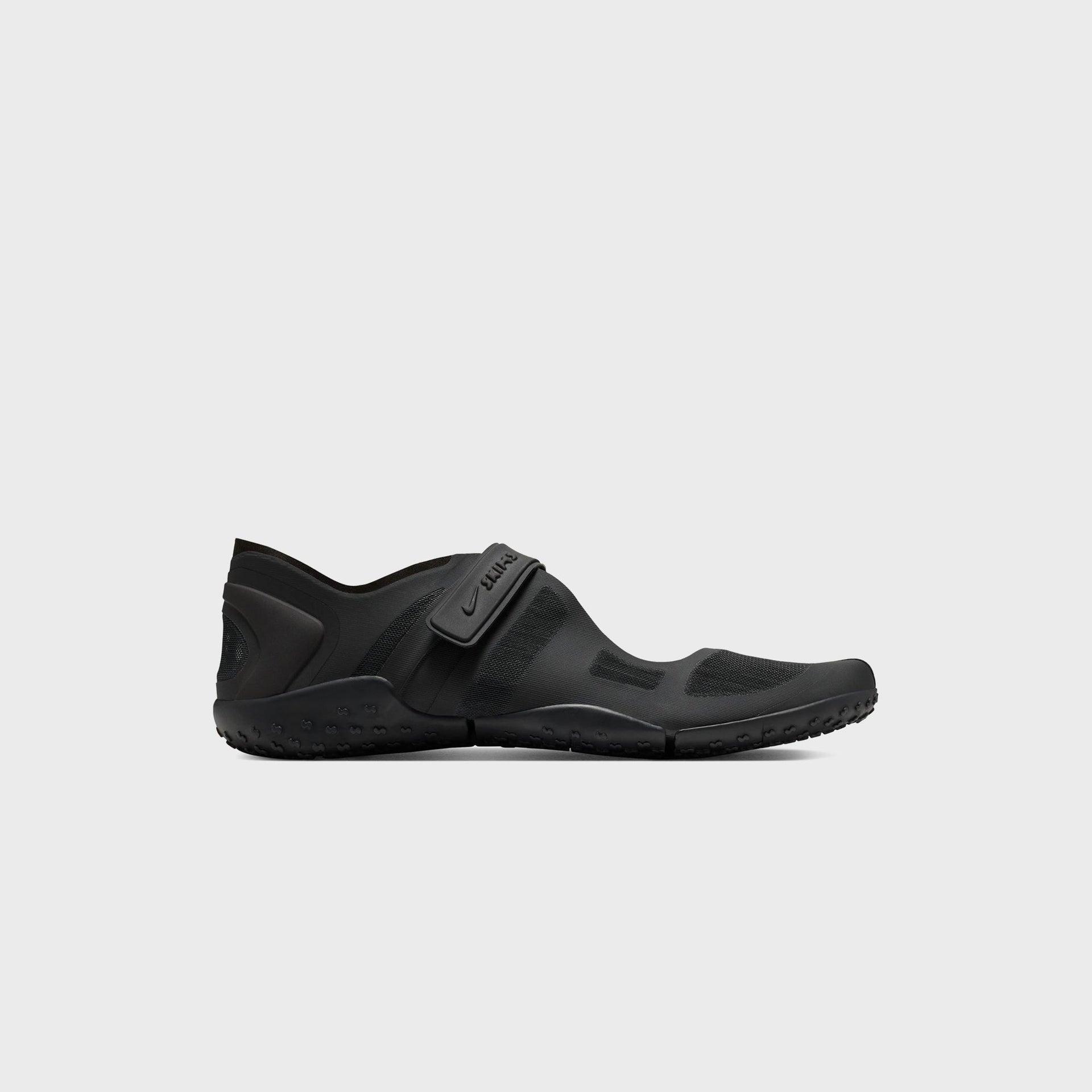 NikeSKIMS WMNS Rift Mesh - Black / Black / Dark Smoke