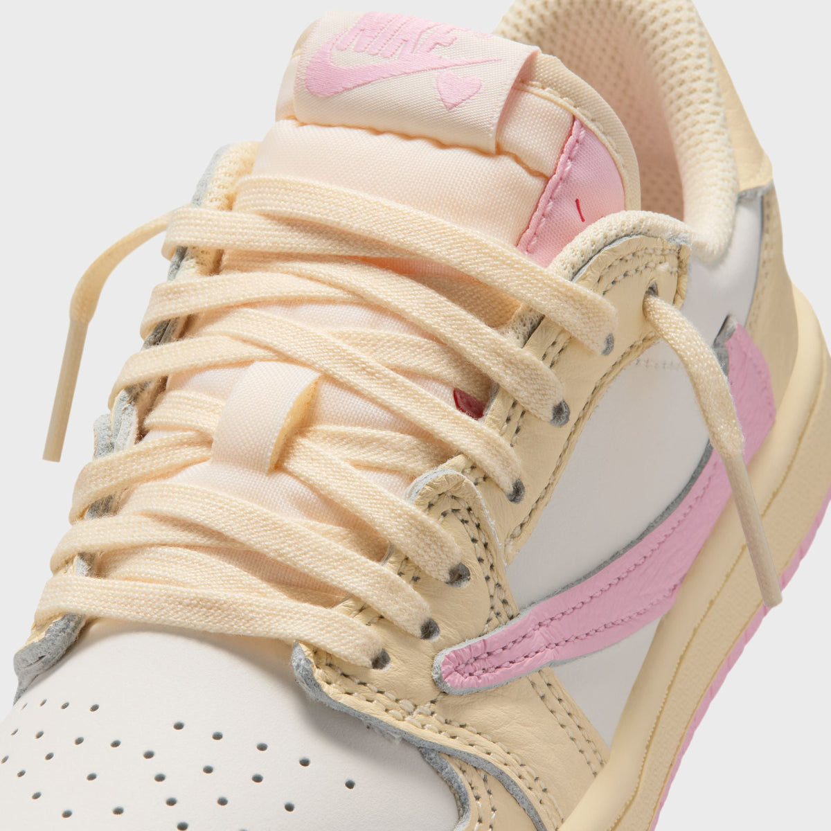 Jordan x Travis Scott PS Jordan 1 Retro Low OG - Muslin / Shy Pink / Sail / University Red