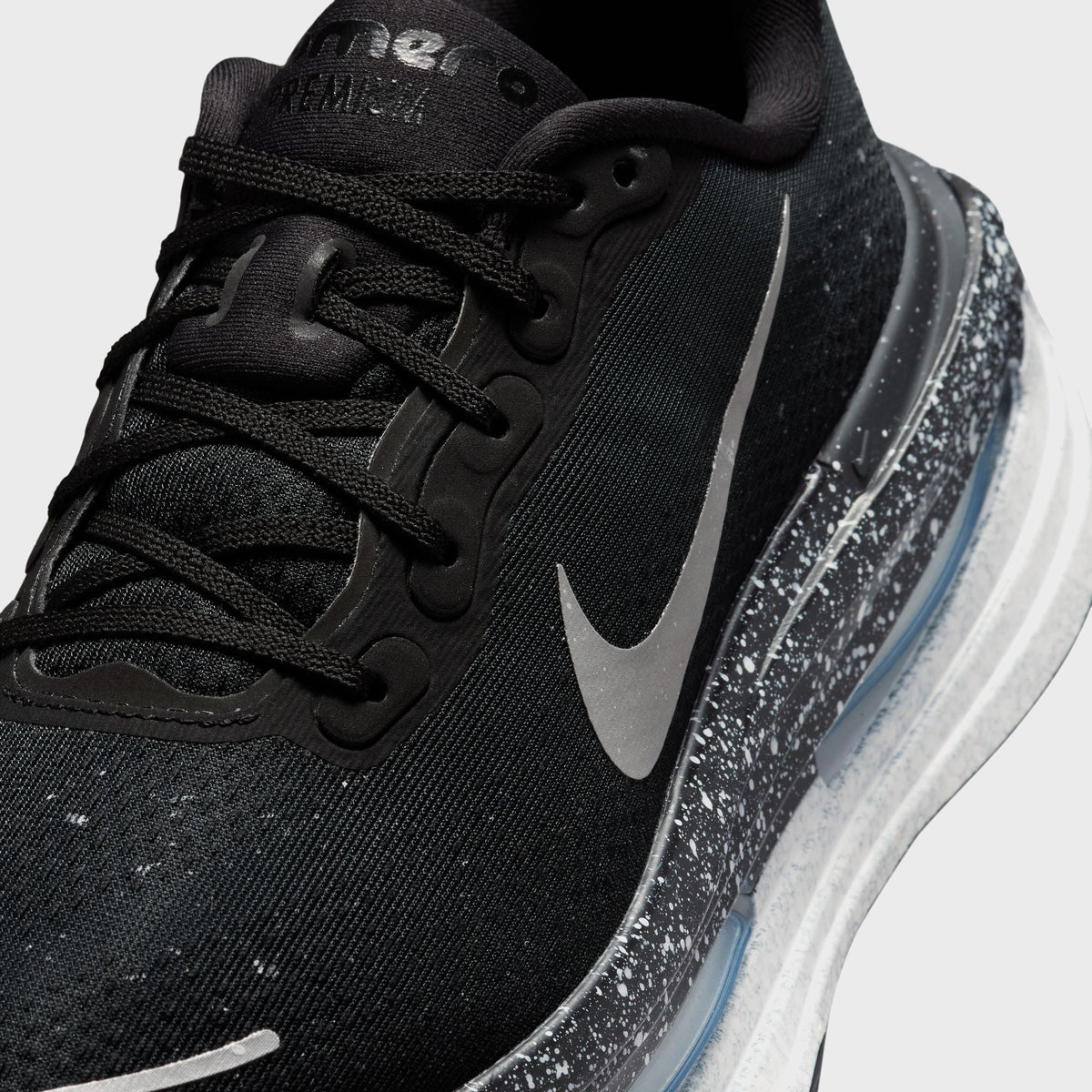 Nike WMNS Vomero Premium - Black / White / Metallic Silver