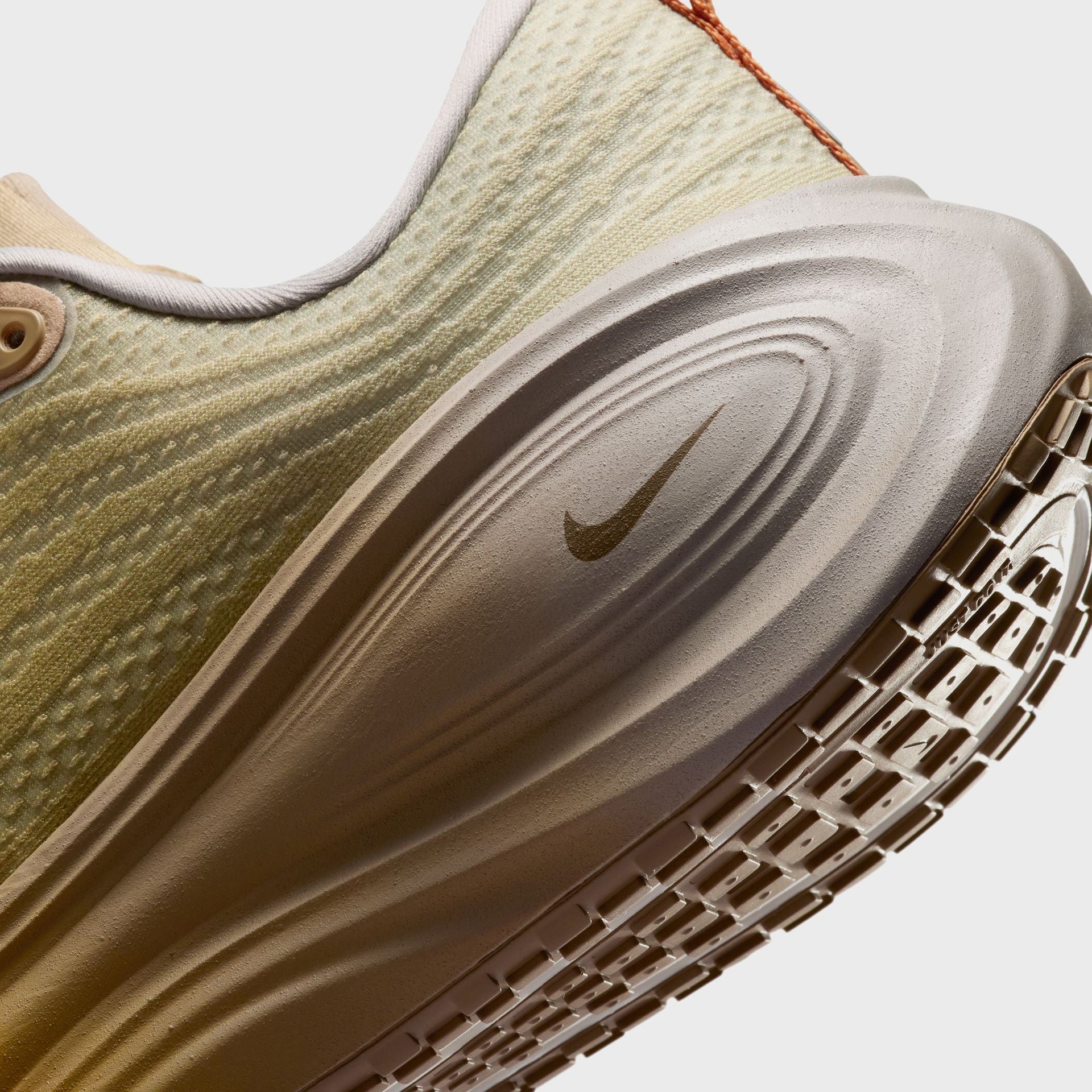 Nike Vomero Plus - Desert Camo / Yukon Brown / Ceramic / College Grey / Smoke Grey