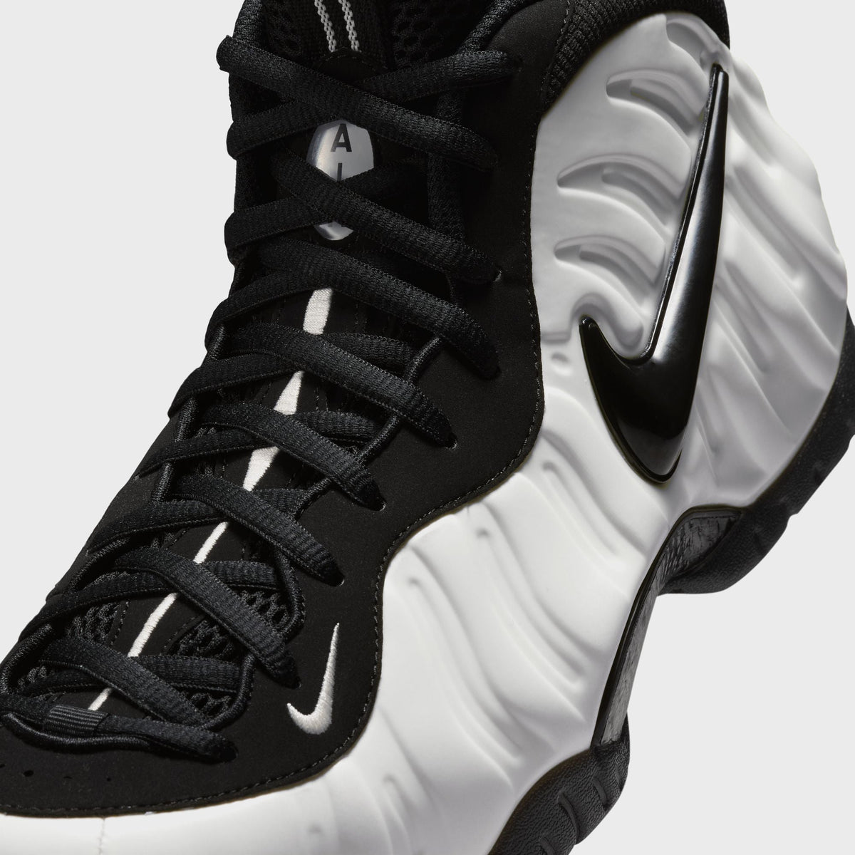 Nike Air Foamposite Pro Premium - Summit White / Black