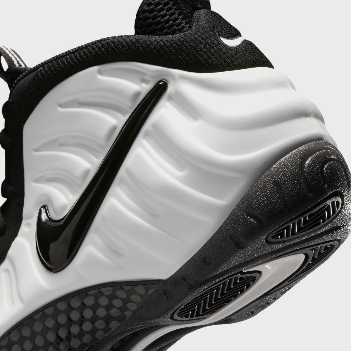 Nike Air Foamposite Pro Premium - Summit White / Black