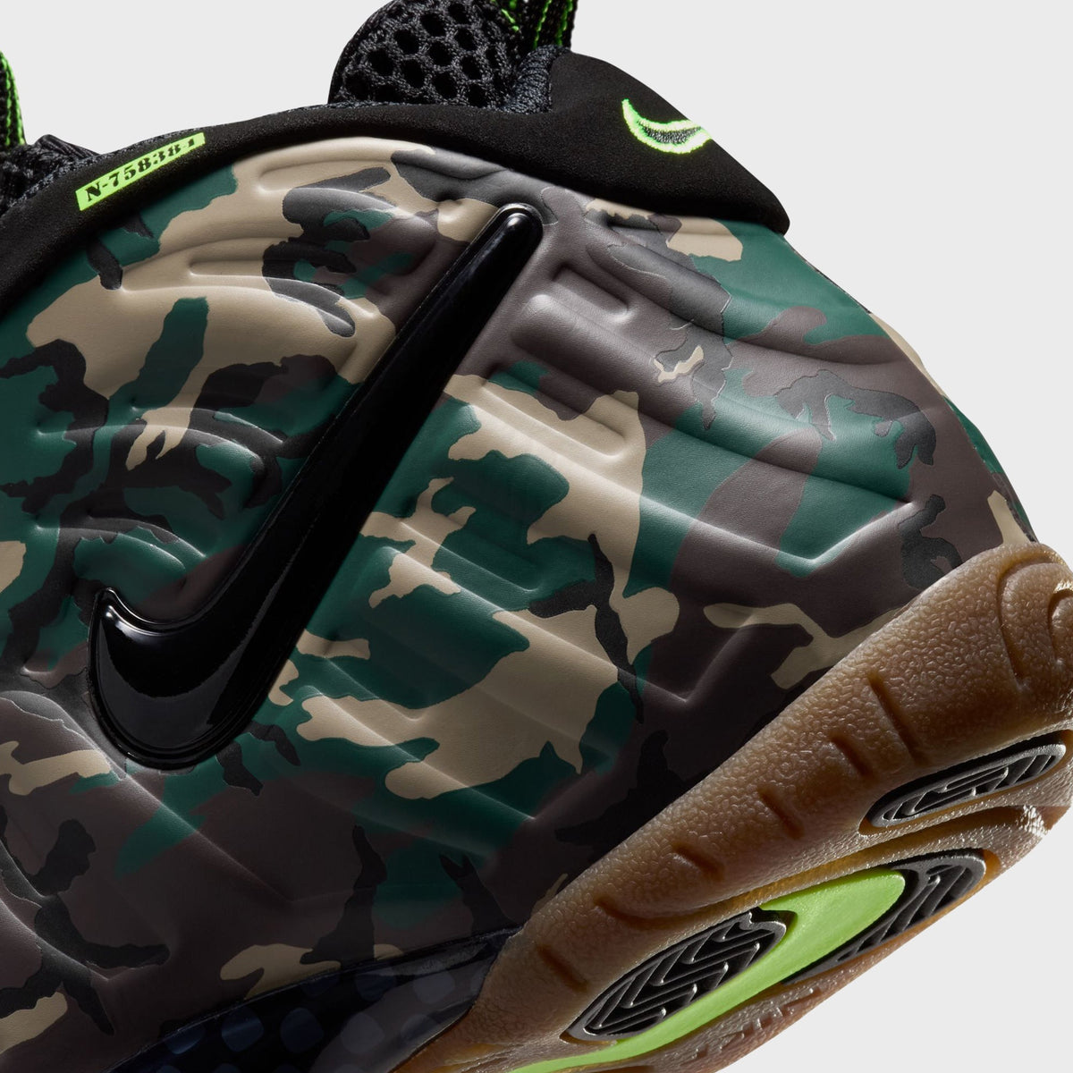Close-up of Nike PS Little Posite Pro tongue tag reading N-758381 on black neoprene collar