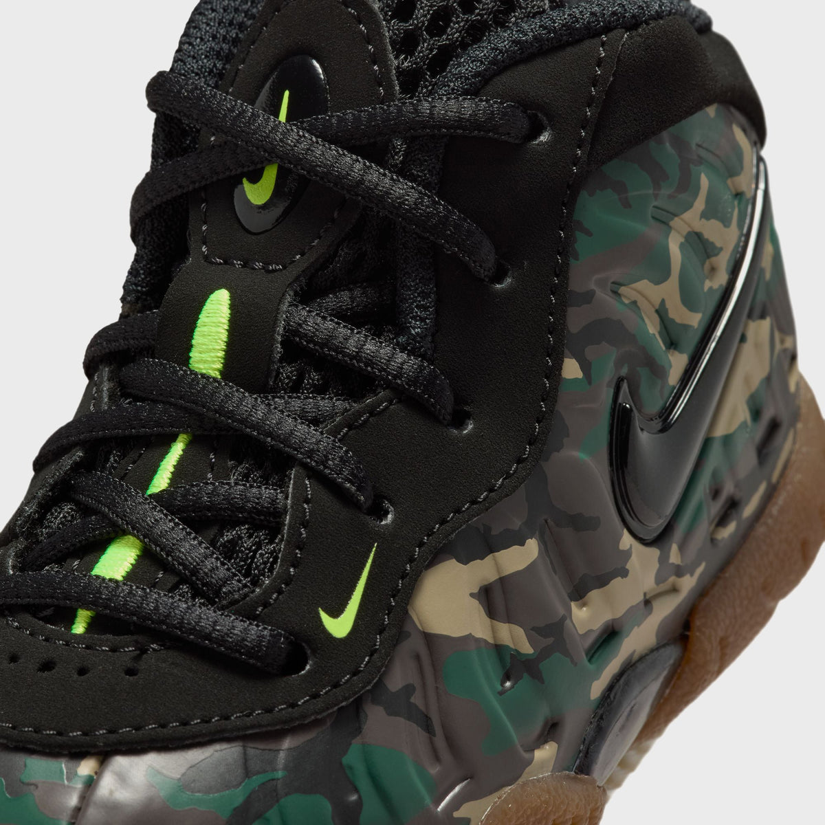 Gum outsole of Nike TD Little Posite Pro toddler sneaker with volt green Swoosh