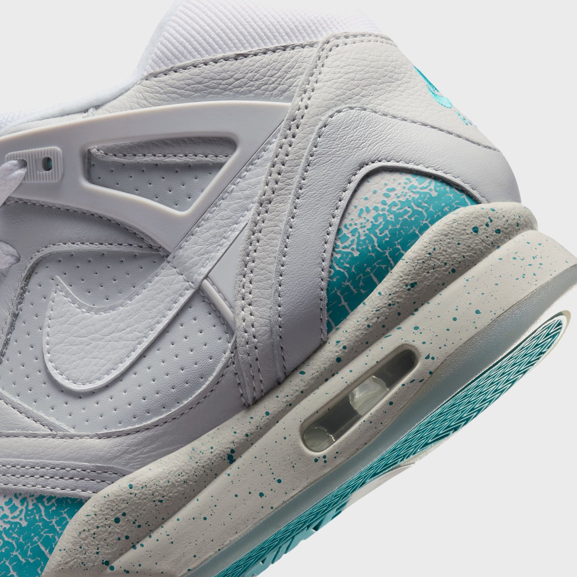 Nike Air Tech Challenge II - Photon Dust / White / Dusty Cactus / Picante Red / Sundial / Blue Tint