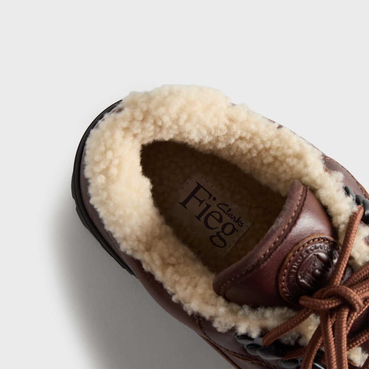 8th St by Ronnie Fieg for Clarks Originals Laddow Shearling - Mid Tan - PH
