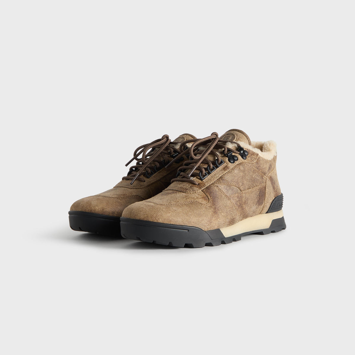 8th St by Ronnie Fieg for Clarks Originals Laddow Shearling - Brown