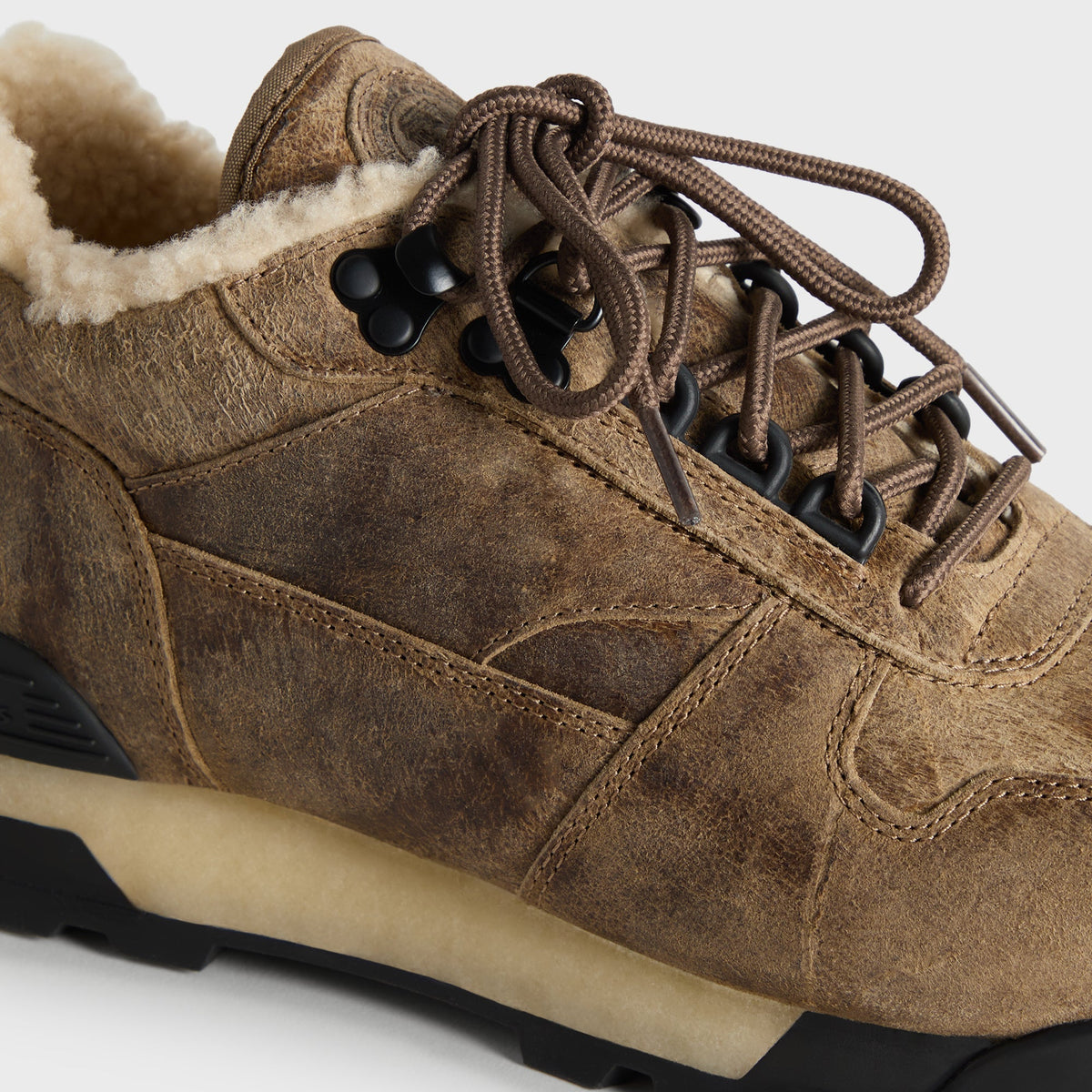 8th St by Ronnie Fieg for Clarks Originals Laddow Shearling - Brown - PH