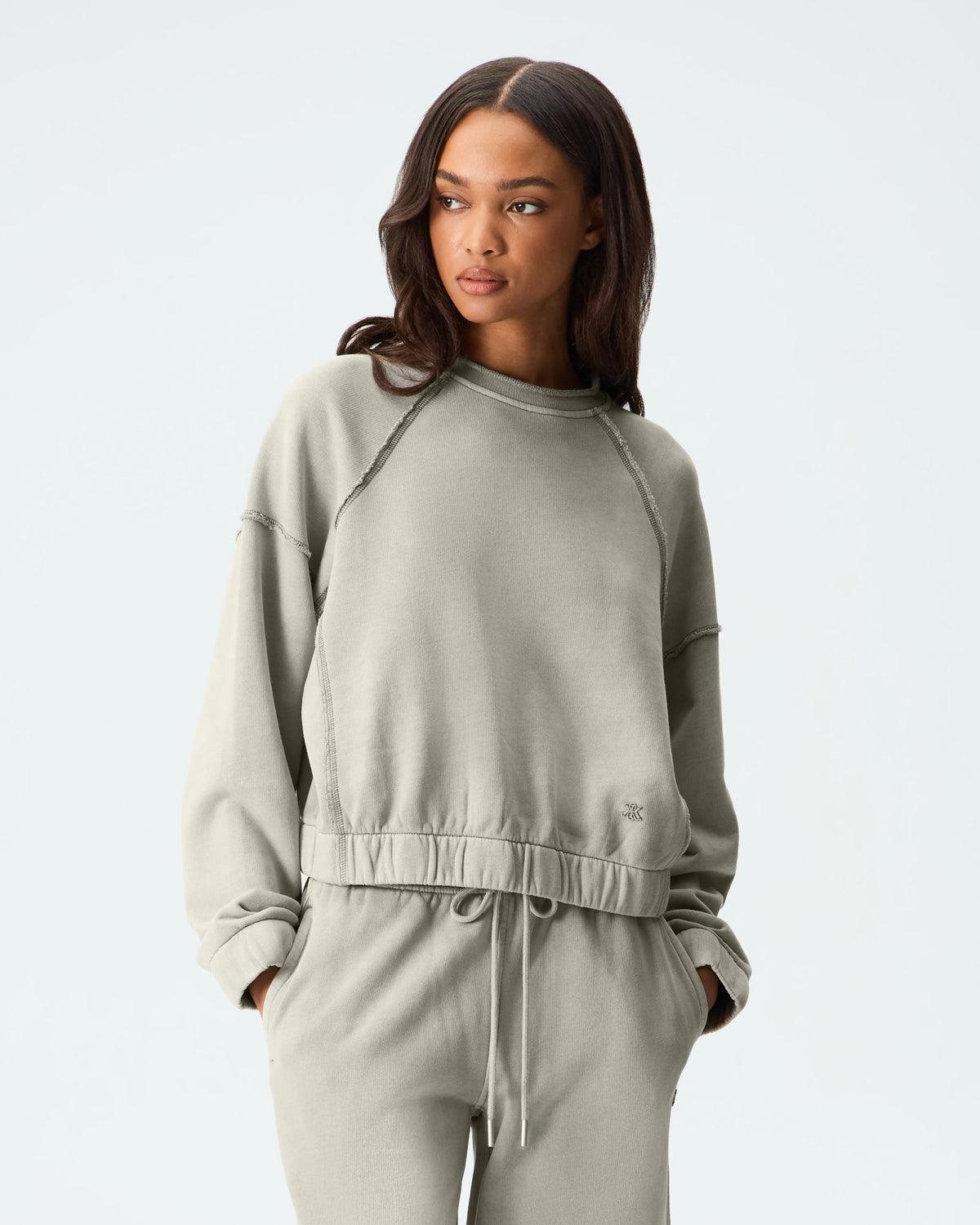 gid://shopify/MediaImage/46998421995796