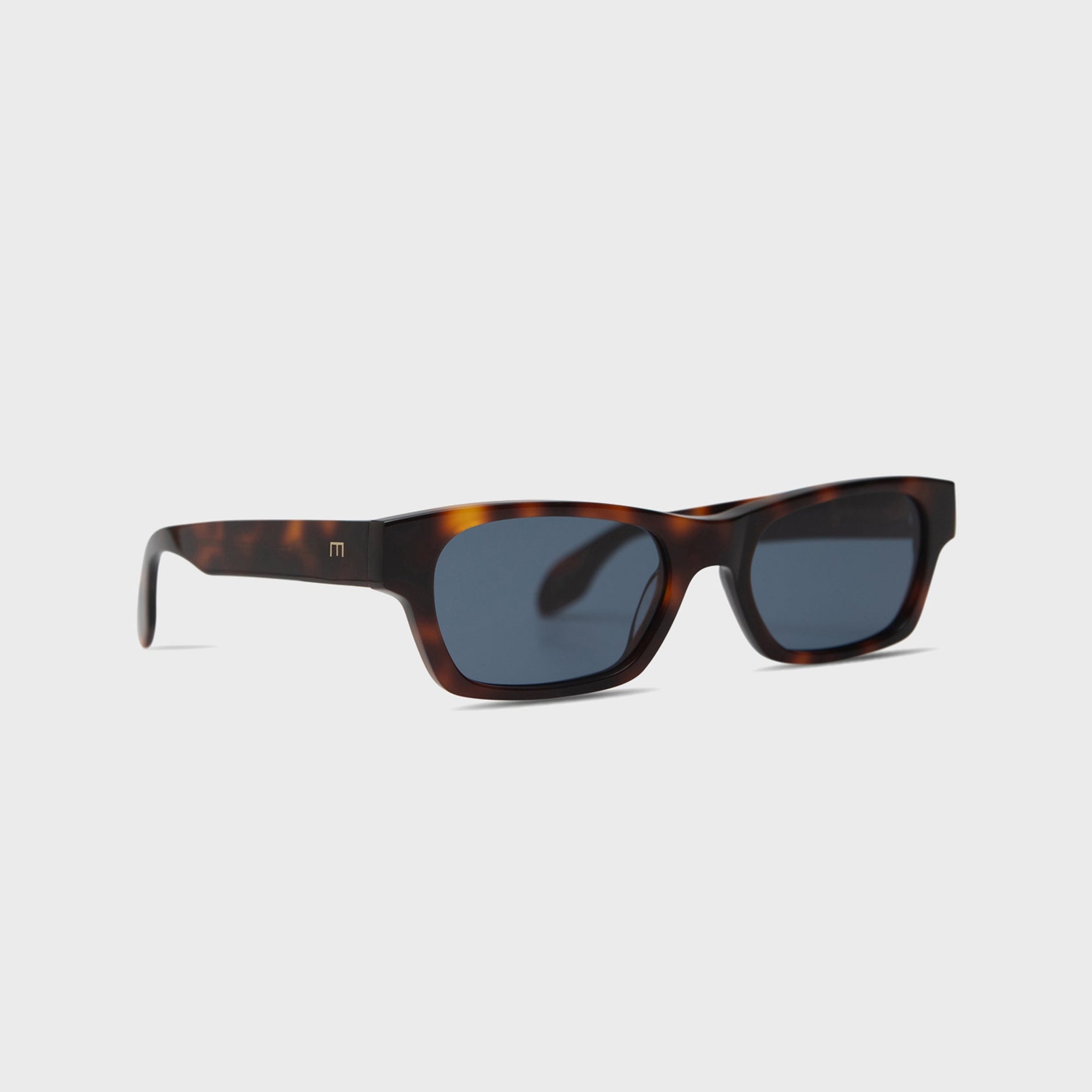 Elisa Johnson Alix tortoiseshell sunglasses, three-quarter angled view showing temple arms