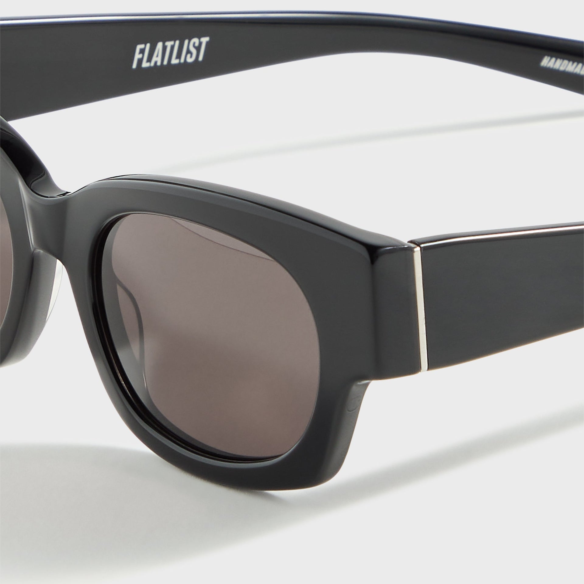 Flatlist Shade 01 in Solid Black / Solid Black Lens