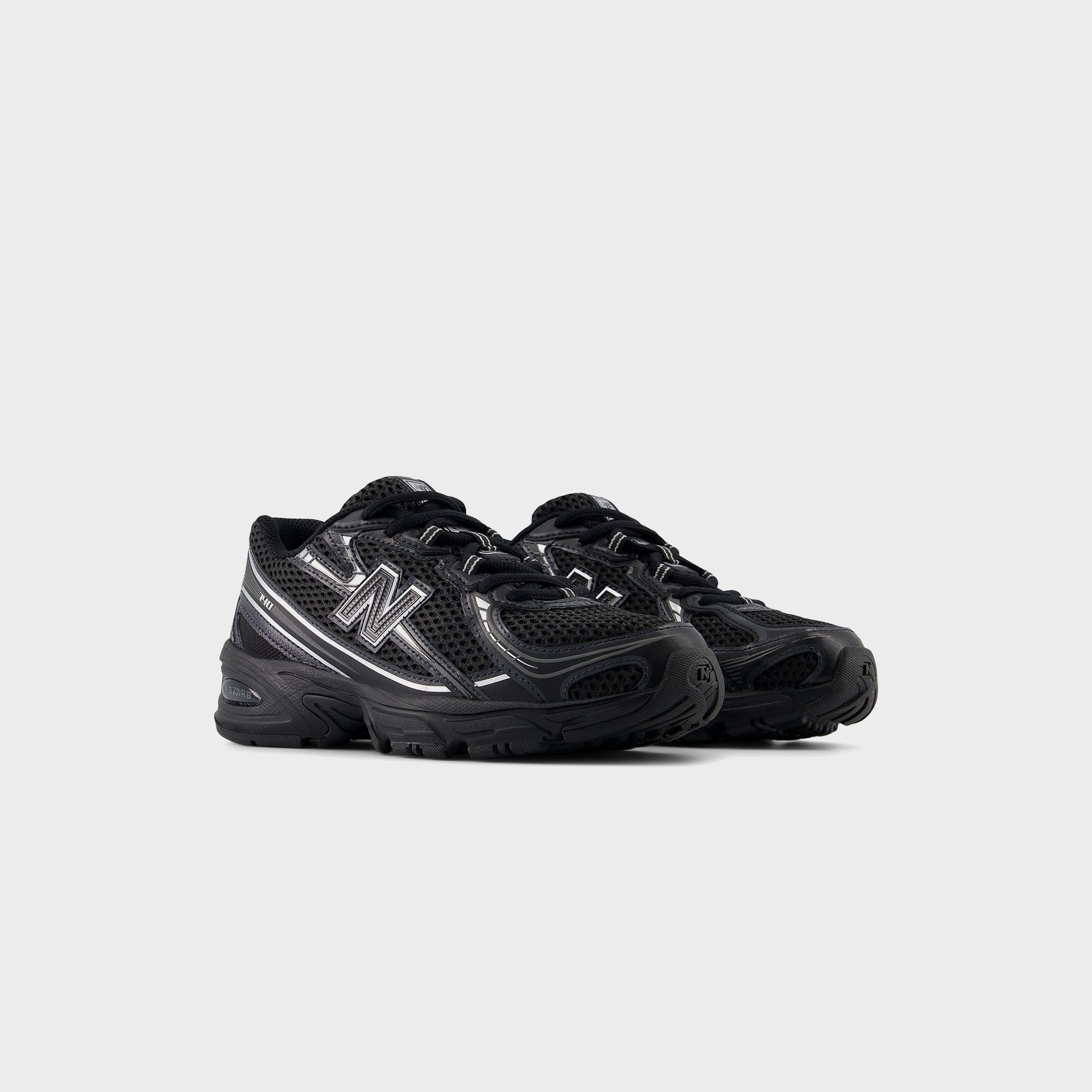 New Balance GS 740 - Black / Silver Metallic