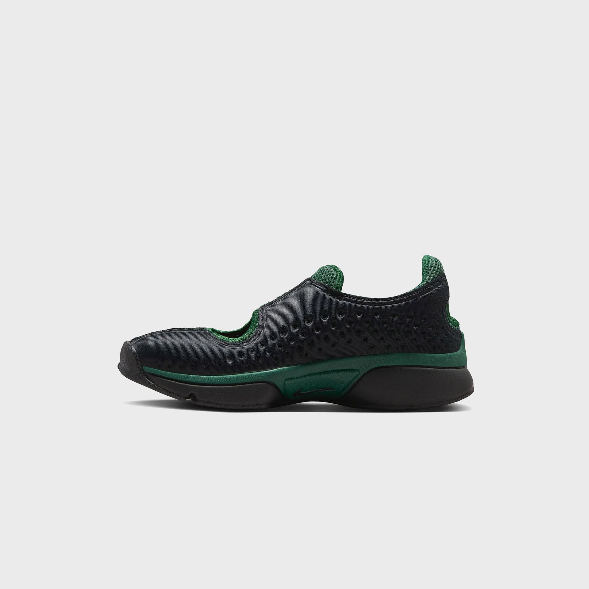 Nike WMNS Rift 2, black and green, medial inner side profile of single shoe