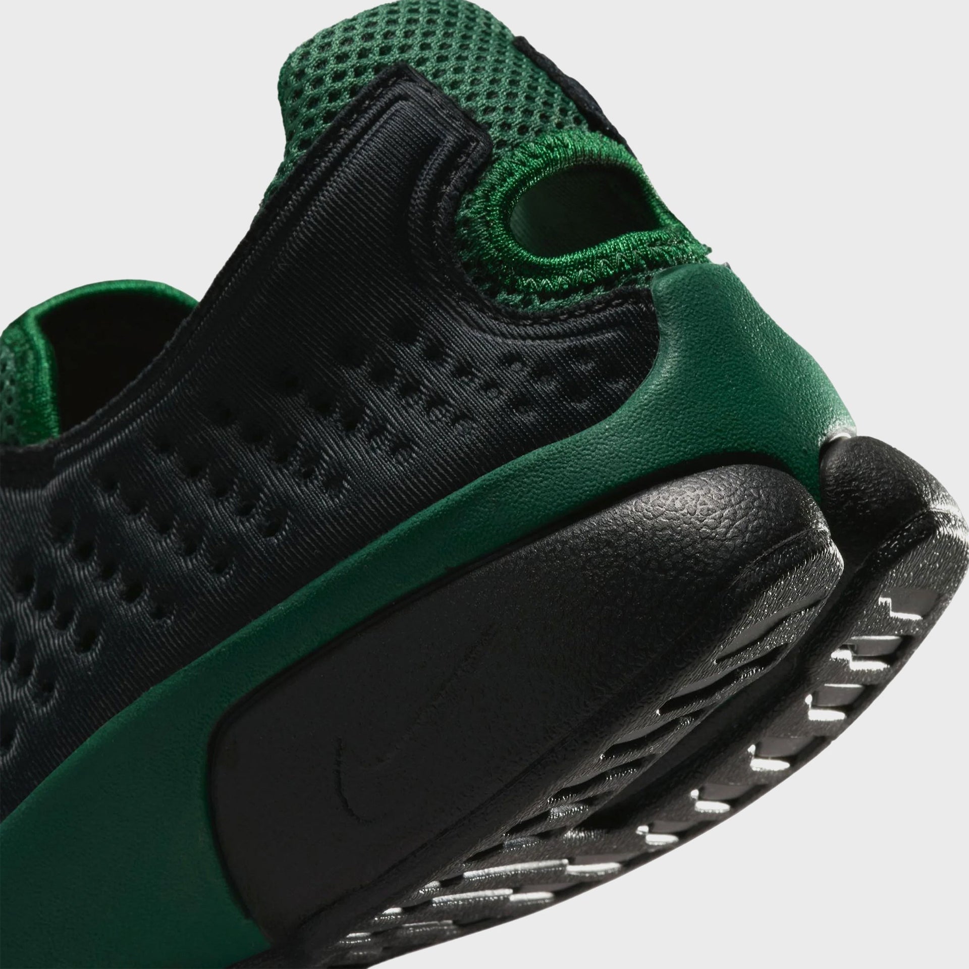 Nike WMNS Rift 2 detail, green mesh heel collar and green midsole