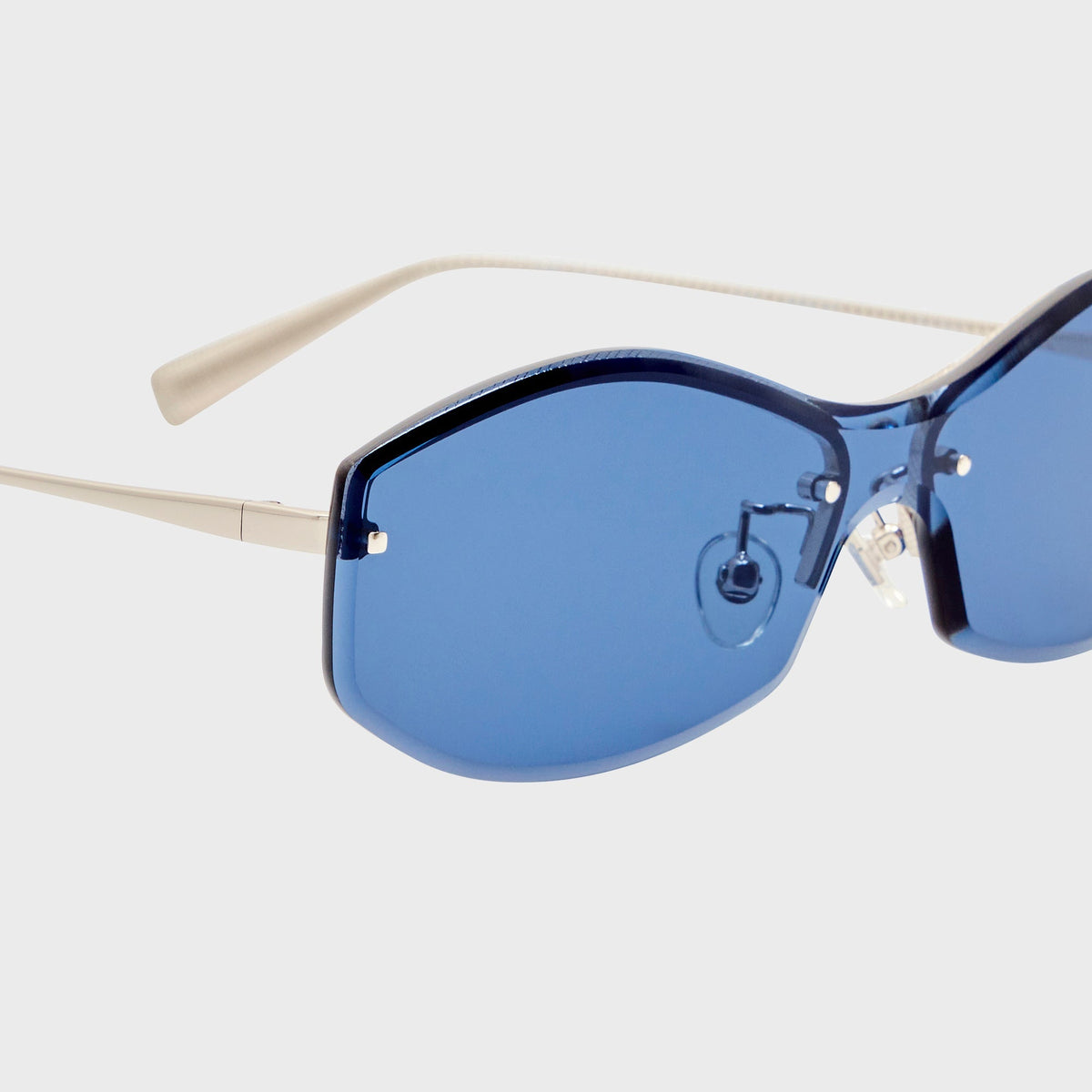 Jacquemus Jac 206 rimless sunglasses, close-up angled view of the blue lens and nose bridge