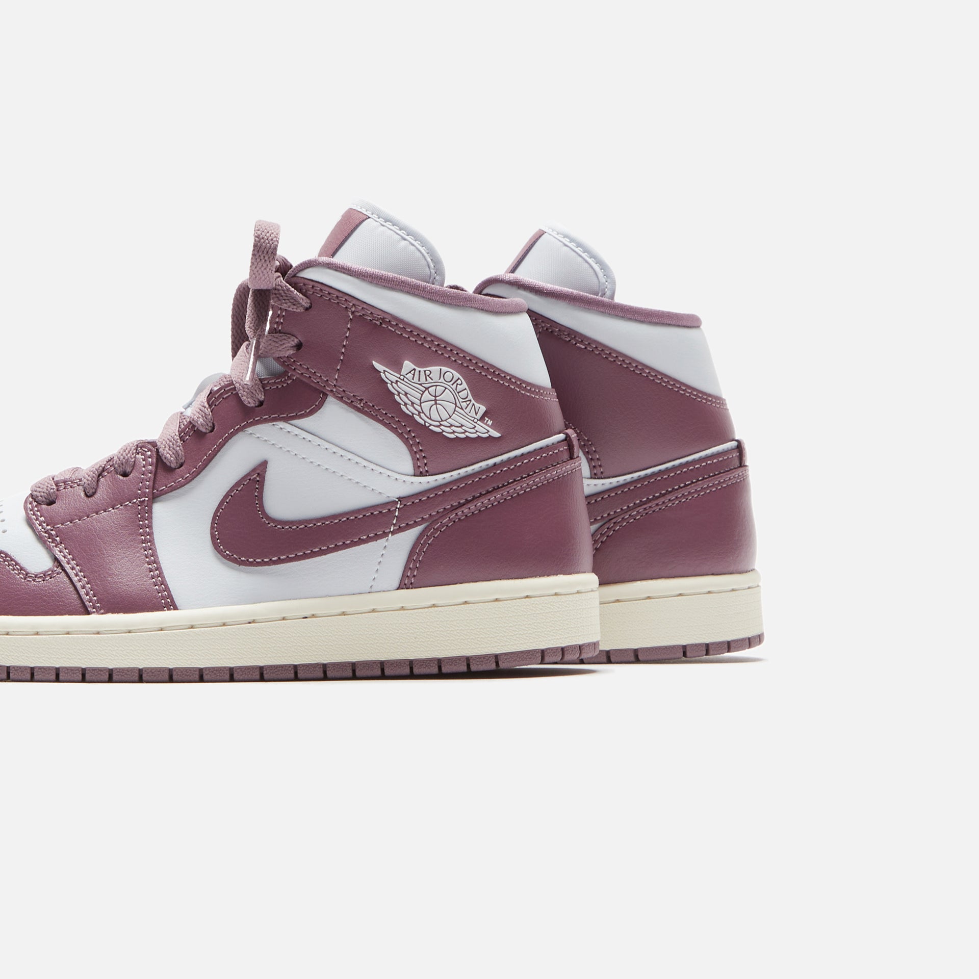 Nike WMNS Air Jordan 1 Mid - Pure Platinum / Sky J Mauve / Sail