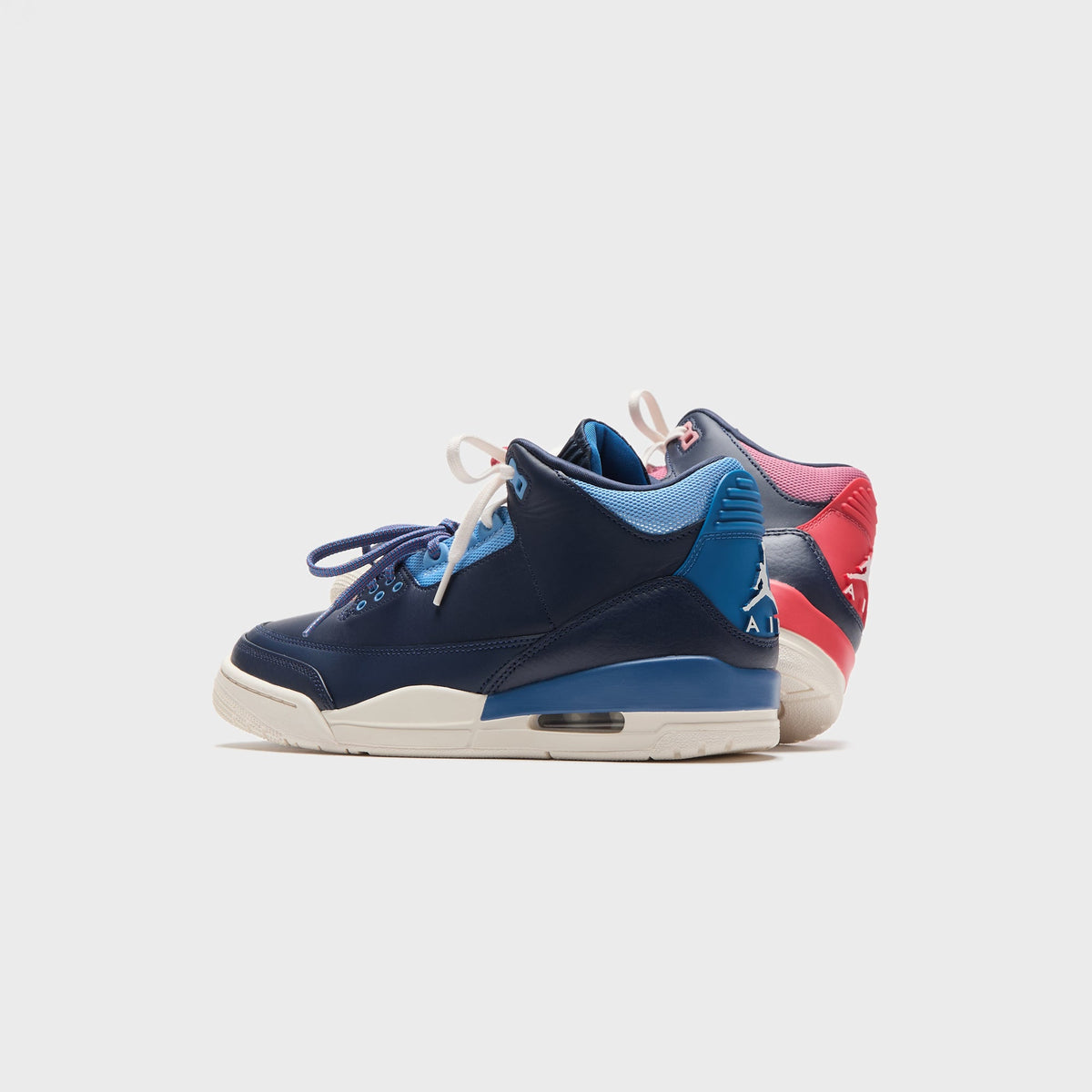 Jordan WMNS Air Jordan 3 Retro - Obsidian / Track Red