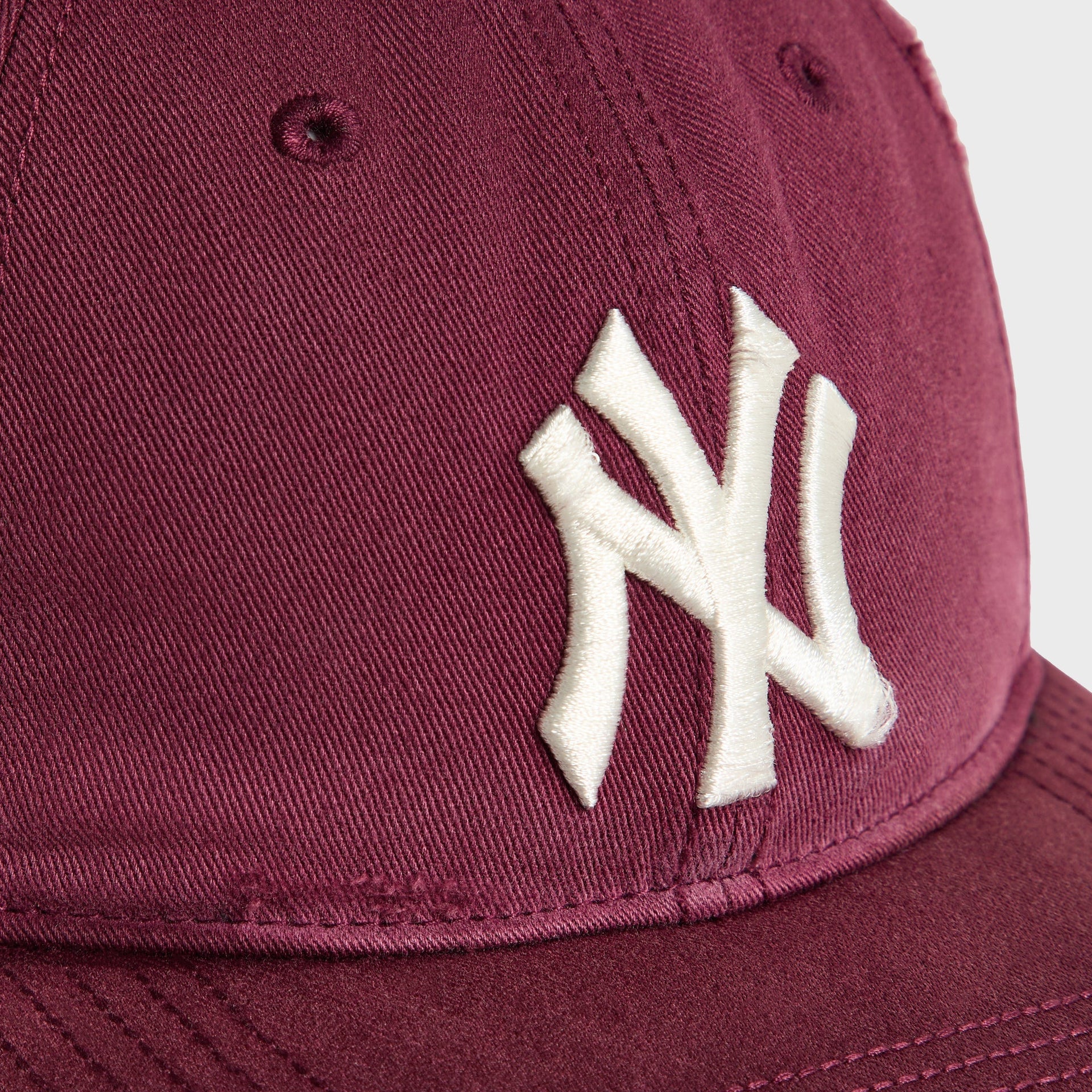 Kith & '47 Yankees cap in Marquee - close-up detail of embroidered NY logo on crown