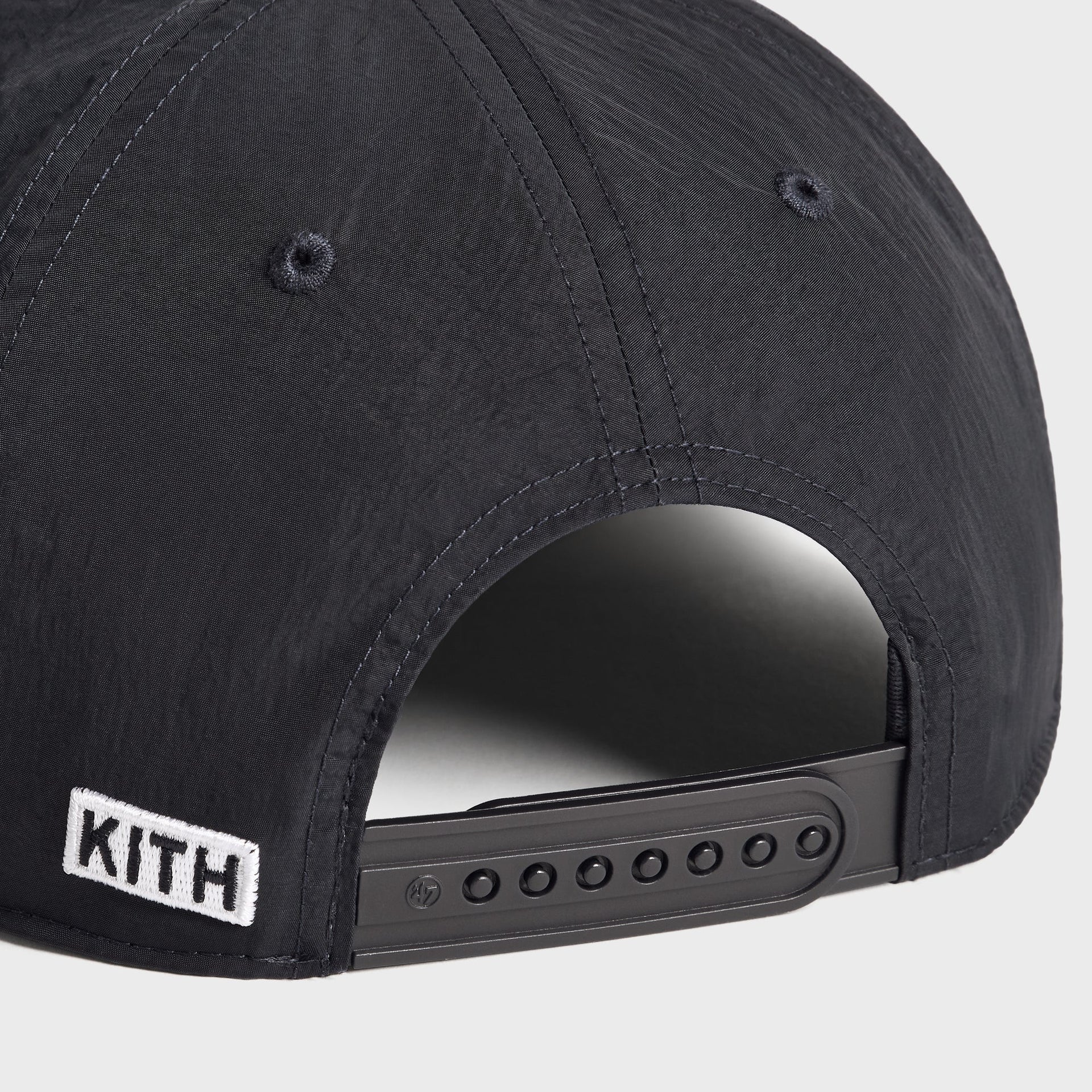 Close-up of the Kith woven tab and snap closure on the New York Mets nylon SL Hitch snapback