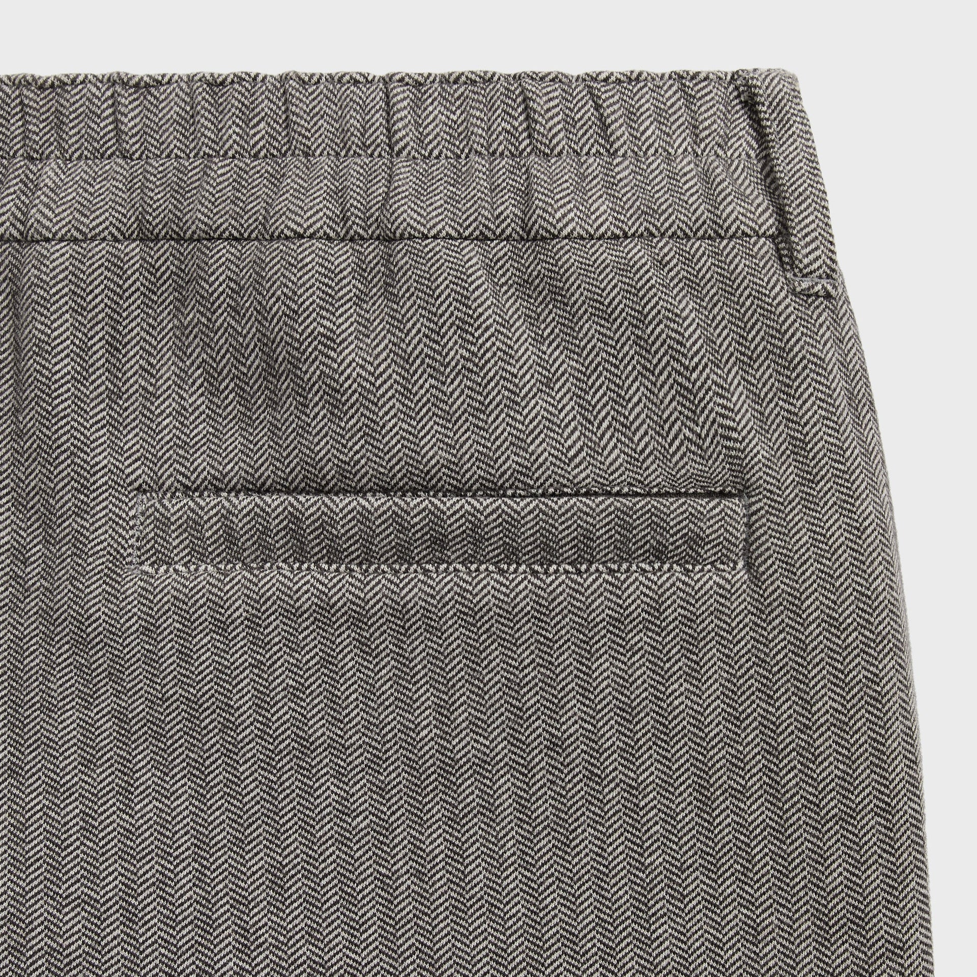 &Kin Bryson Sweatpant detail, elastic back waistband and single welt back pocket, Kindling grey