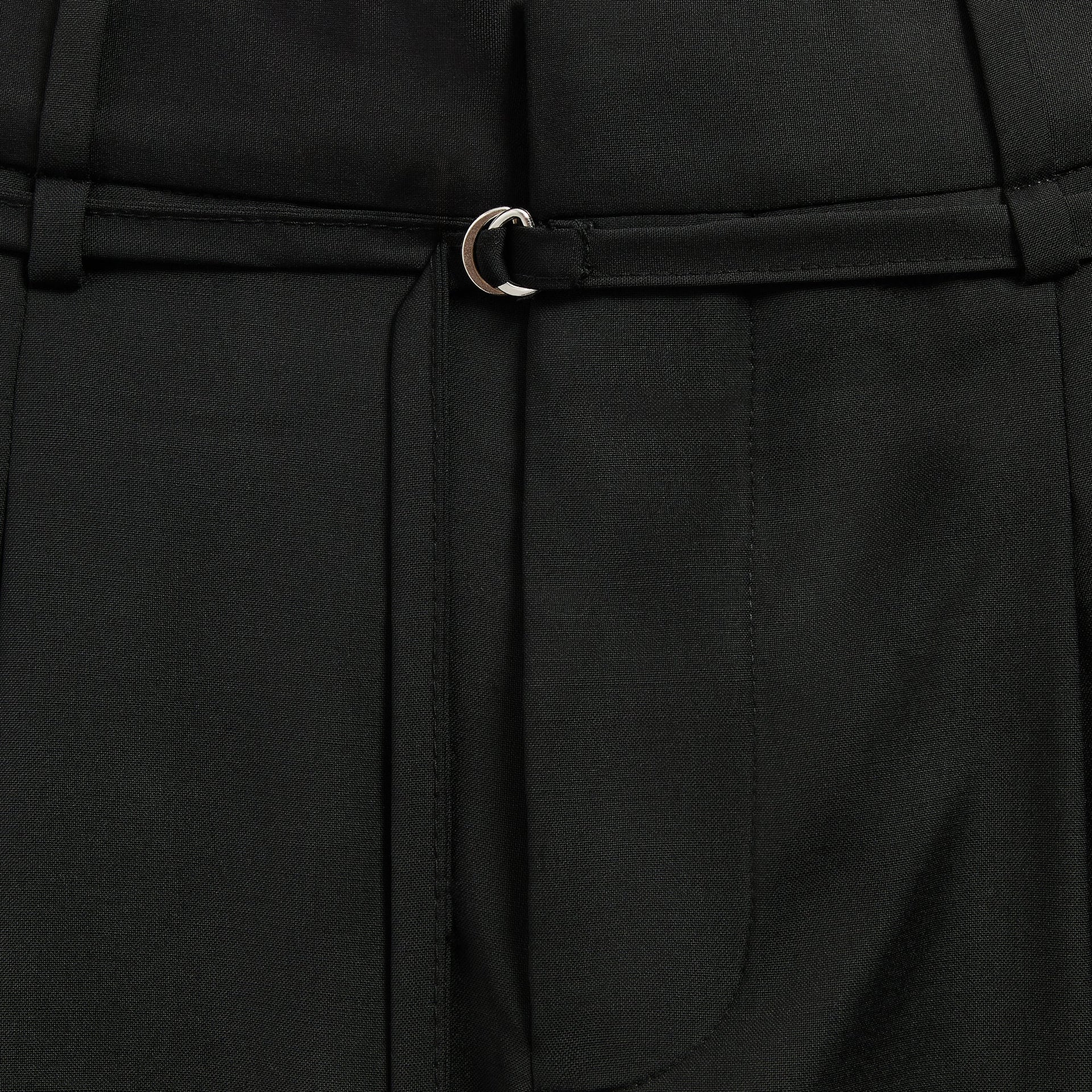 &Kin Eli Pleated Trouser waistband close-up with silver D-ring drawstring belt and front pleats