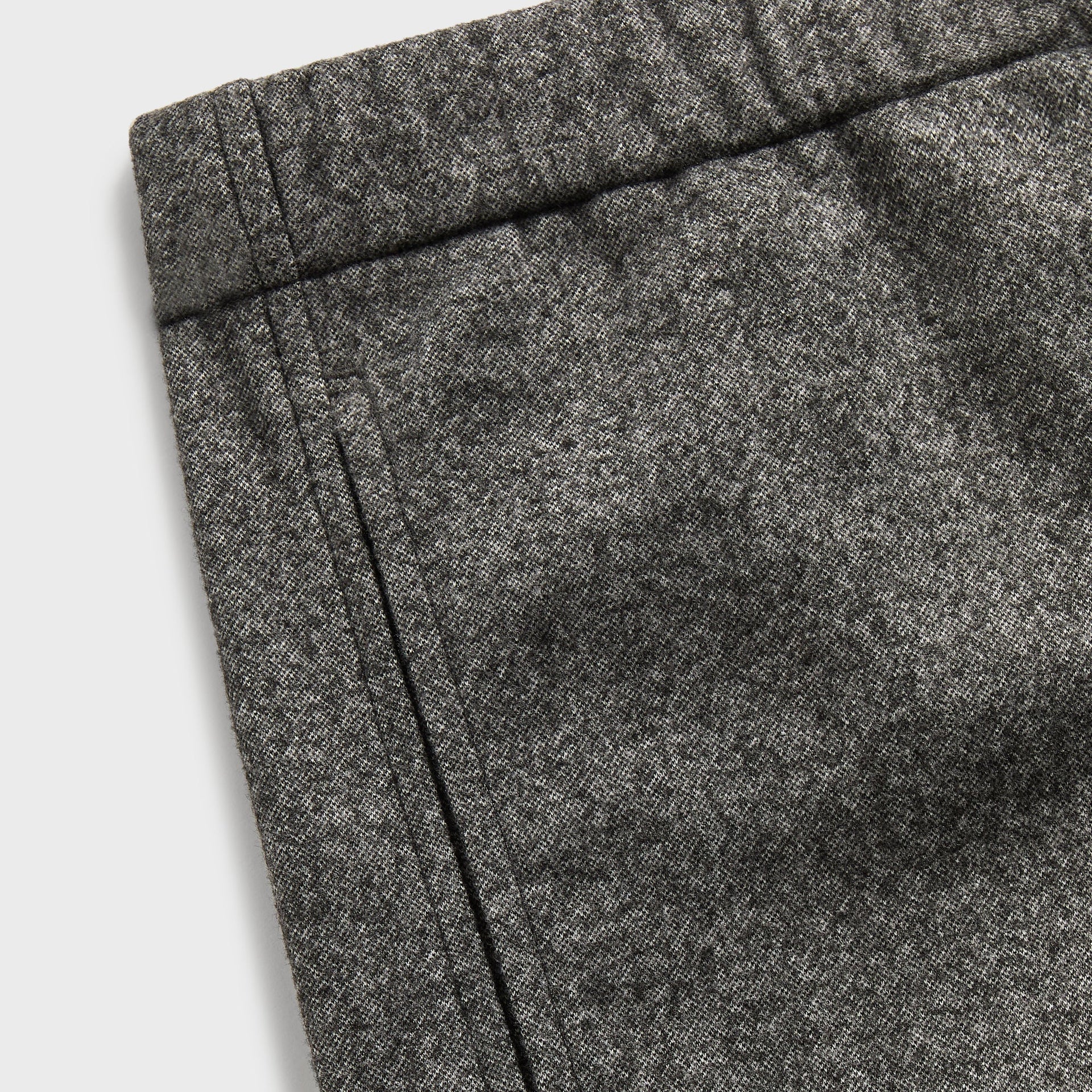 &Kin Matthias Track Pant detail, side-seam slant pocket and waistband in Charcoal Heather flannel jersey