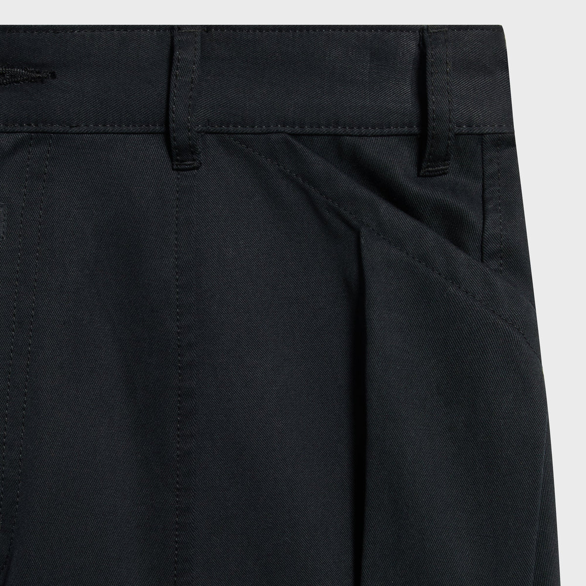 Kith Washed Herringbone Twill Gus Pant in black, detail of belt loops, waistband and pleated front slash pocket