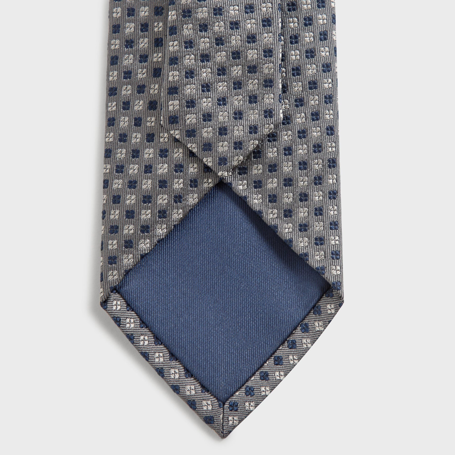 Kith x New York Yankees Skyscraper tie tip flipped up showing navy blue back lining