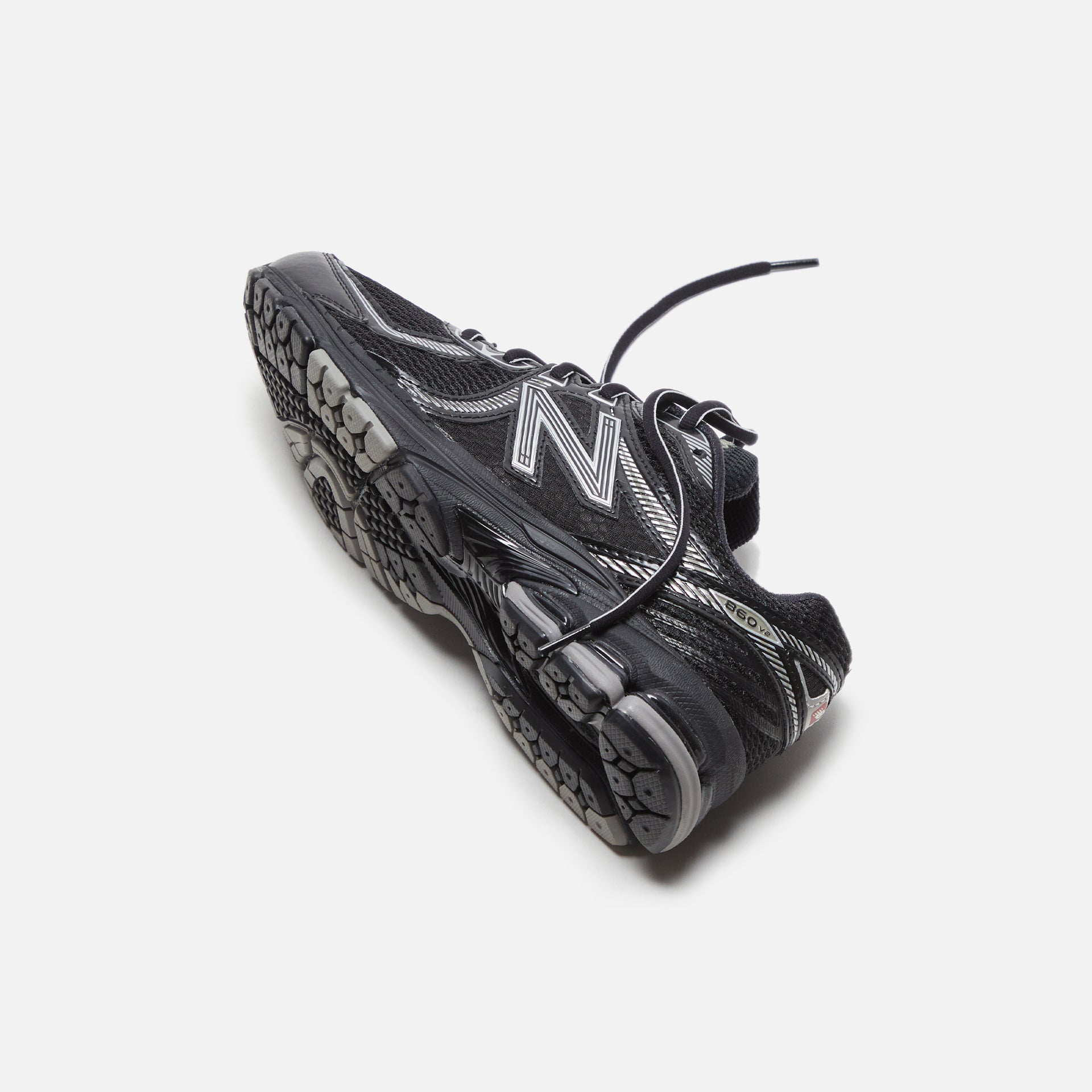 New Balance 860v2 - Black / Silver Metallic