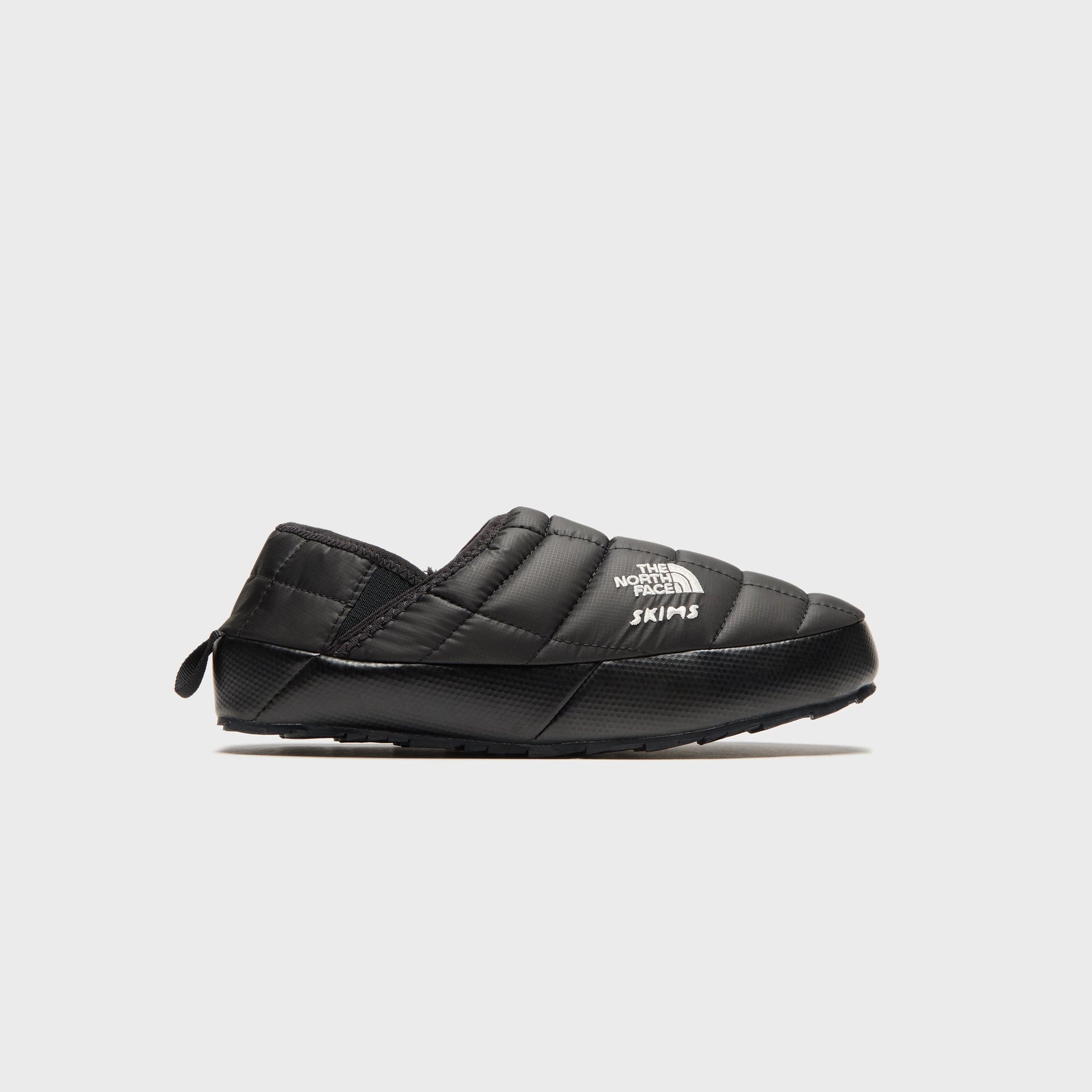 The North Face x SKIMS WMNS Thermoball Traction Mule V - Onyx