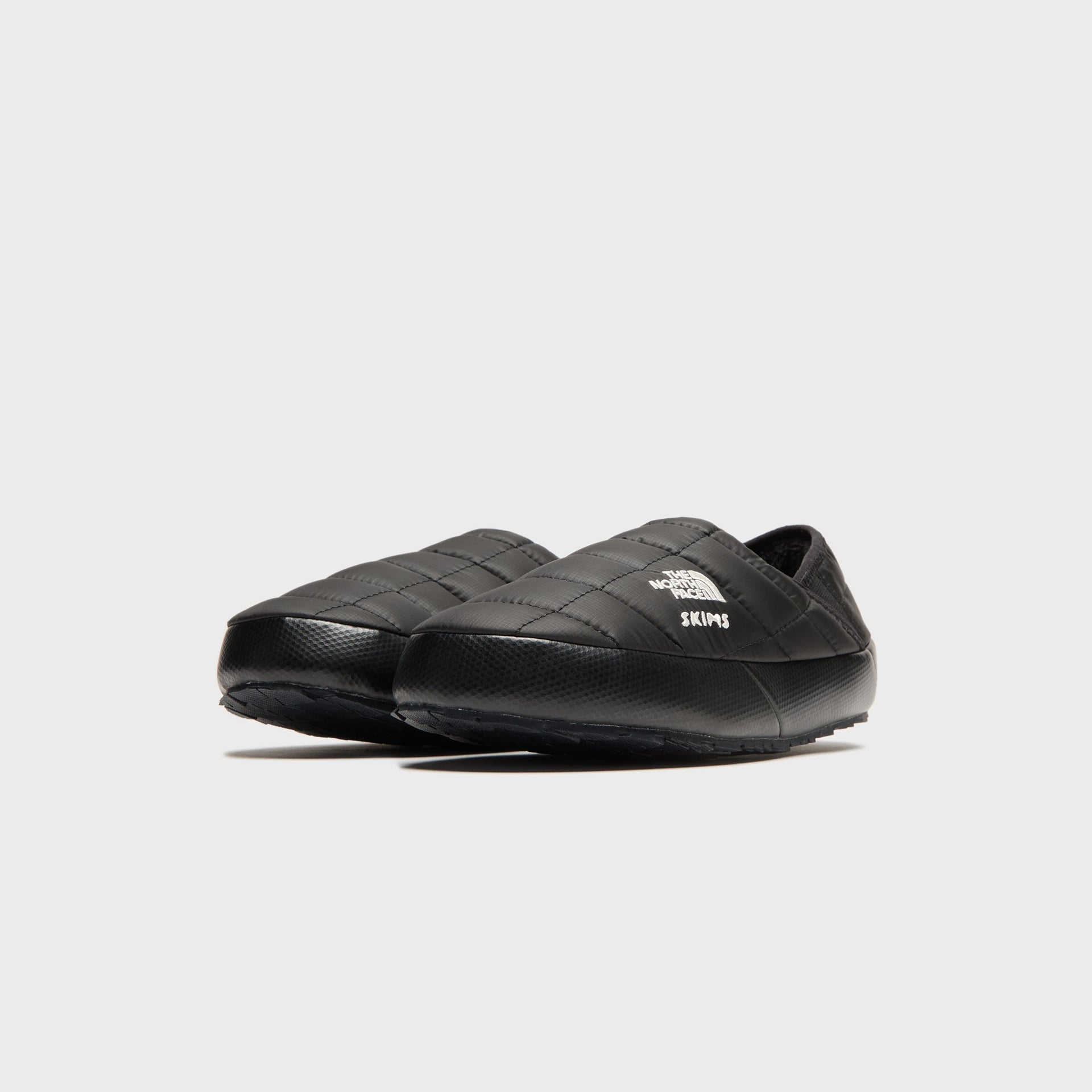 The North Face x SKIMS WMNS Thermoball Traction Mule V - Onyx