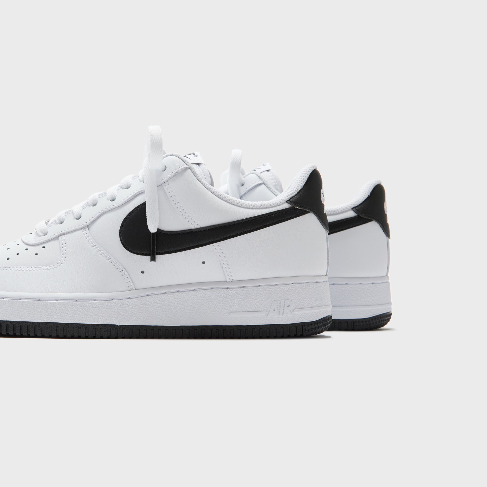 Nike Air Force 1 '07 - White / Black