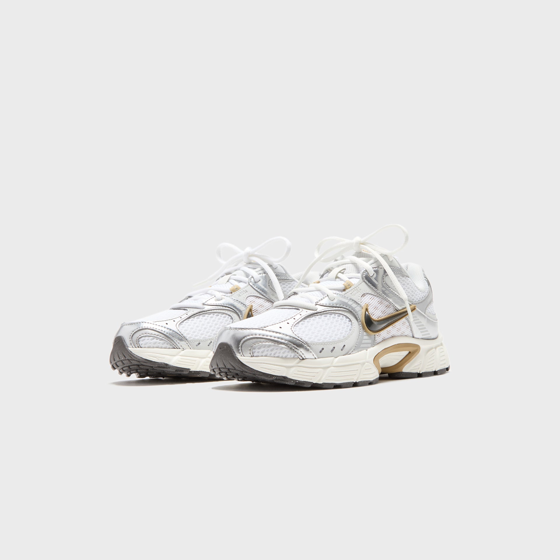 Nike V5 Rnr - White / Medium Ash / Parachute Beige / Metallic Pewter / Photon Dust / Sail